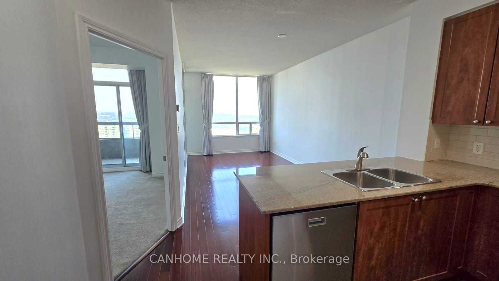 3504 Hurontario Street 3011, Mississauga, ON L5B 0B9 photo 4