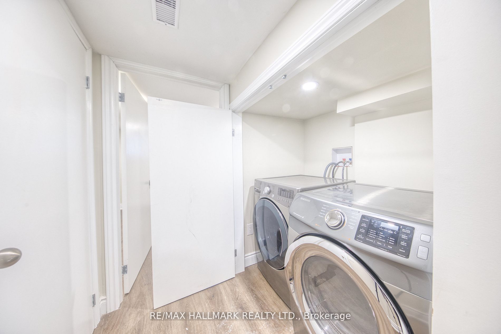 46 Springhurst Avenue Bsmt, Toronto, ON M6K 1B6 photo 4