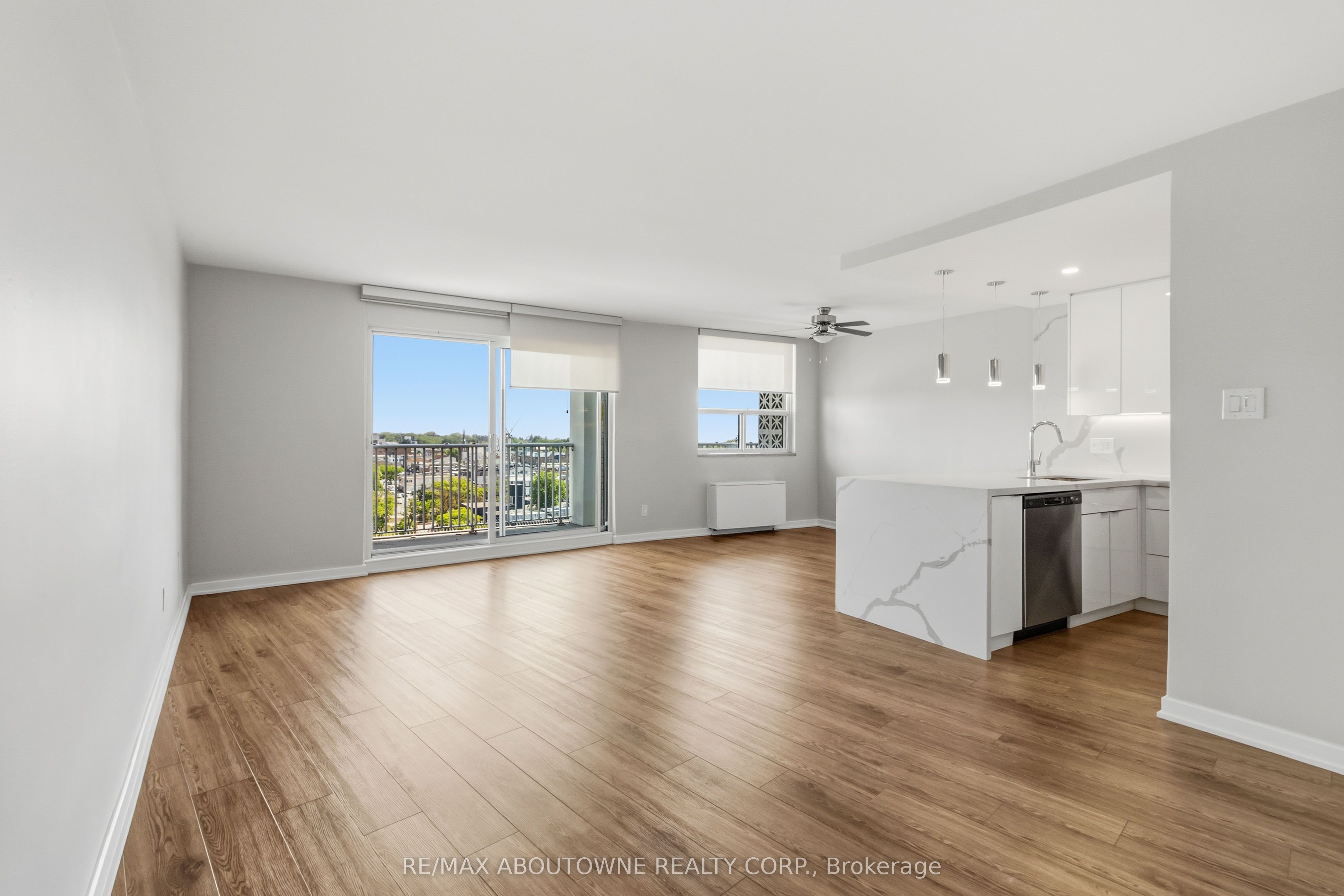 125 Forsythe Street 1201, Oakville, ON L6K 3K1 photo 3