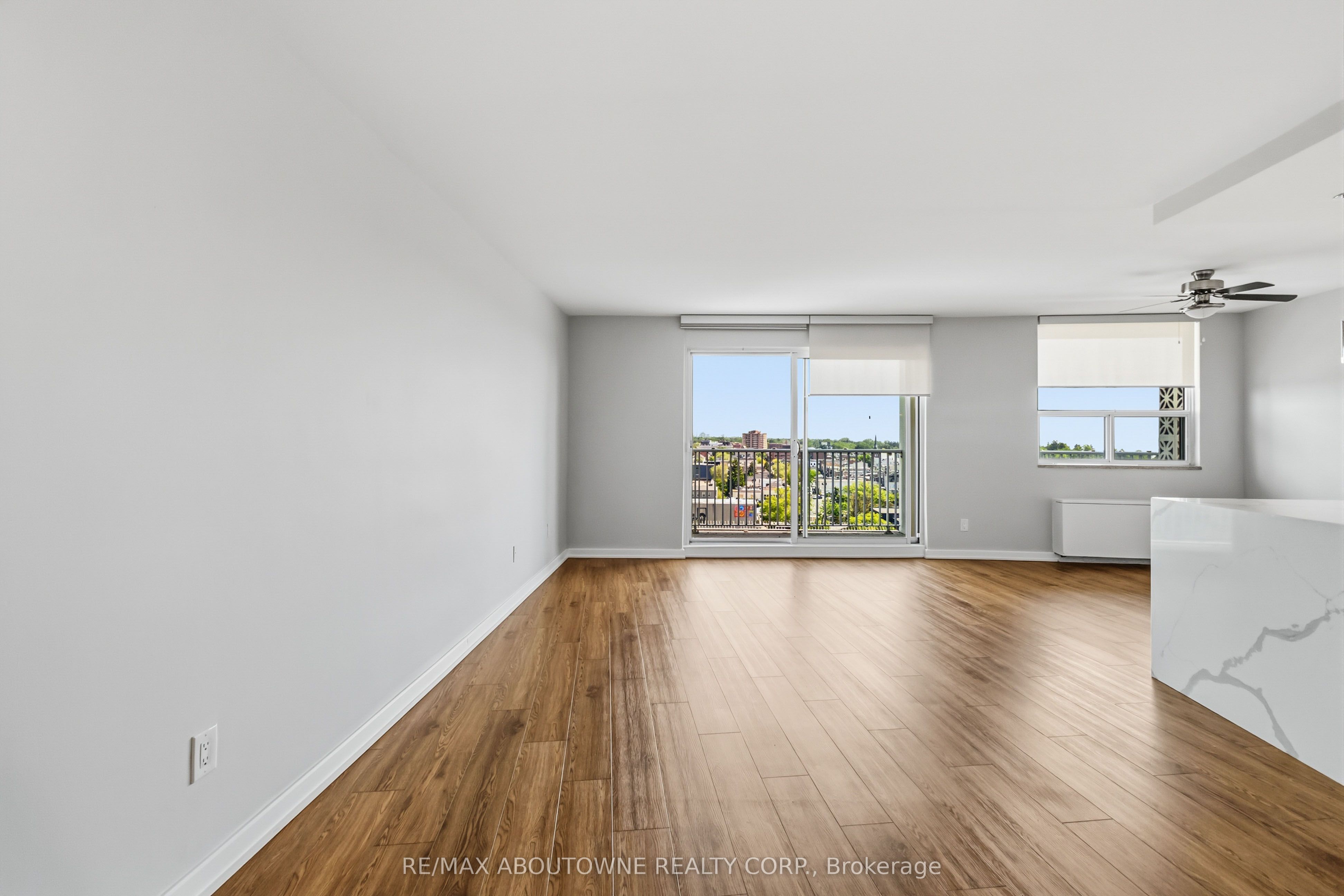 125 Forsythe Street 1201, Oakville, ON L6K 3K1 photo 5