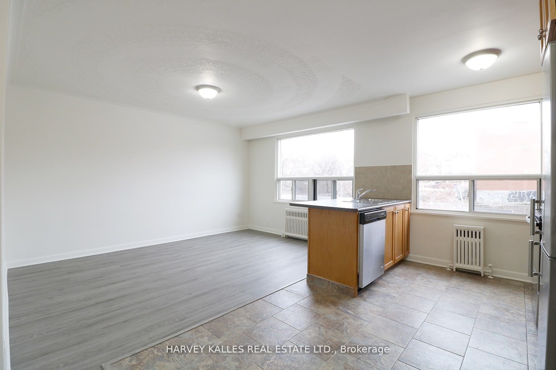 500 Gilbert Avenue 209, Toronto, ON M6E 4X5 photo 3