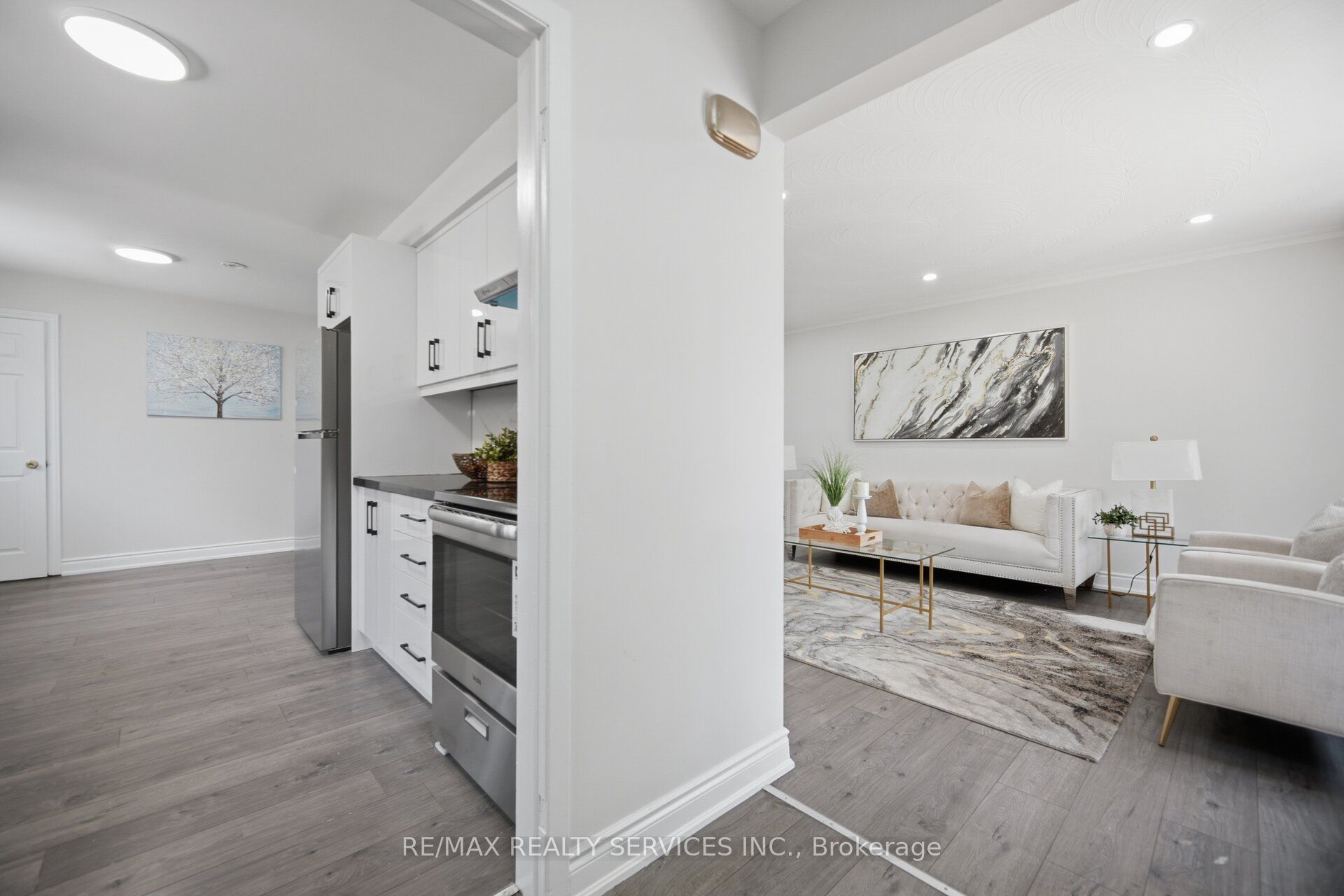 7493 Netherwood Road, Mississauga, ON L4T 2N7 photo 4