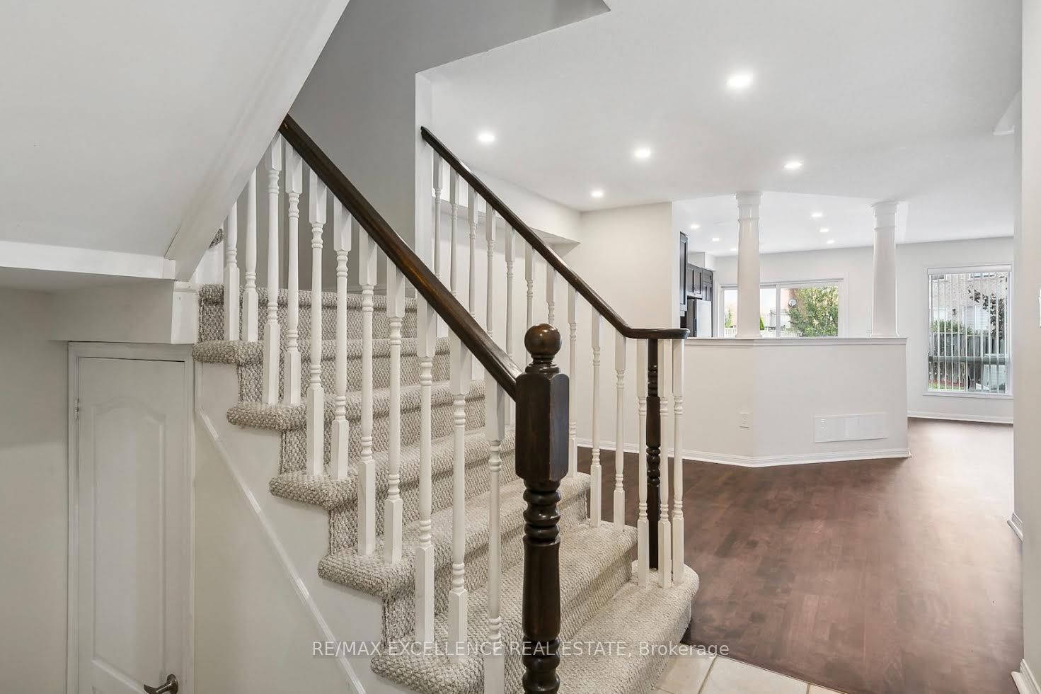 2406 Baintree Crescent, Oakville, ON L6M 4X1 photo 3
