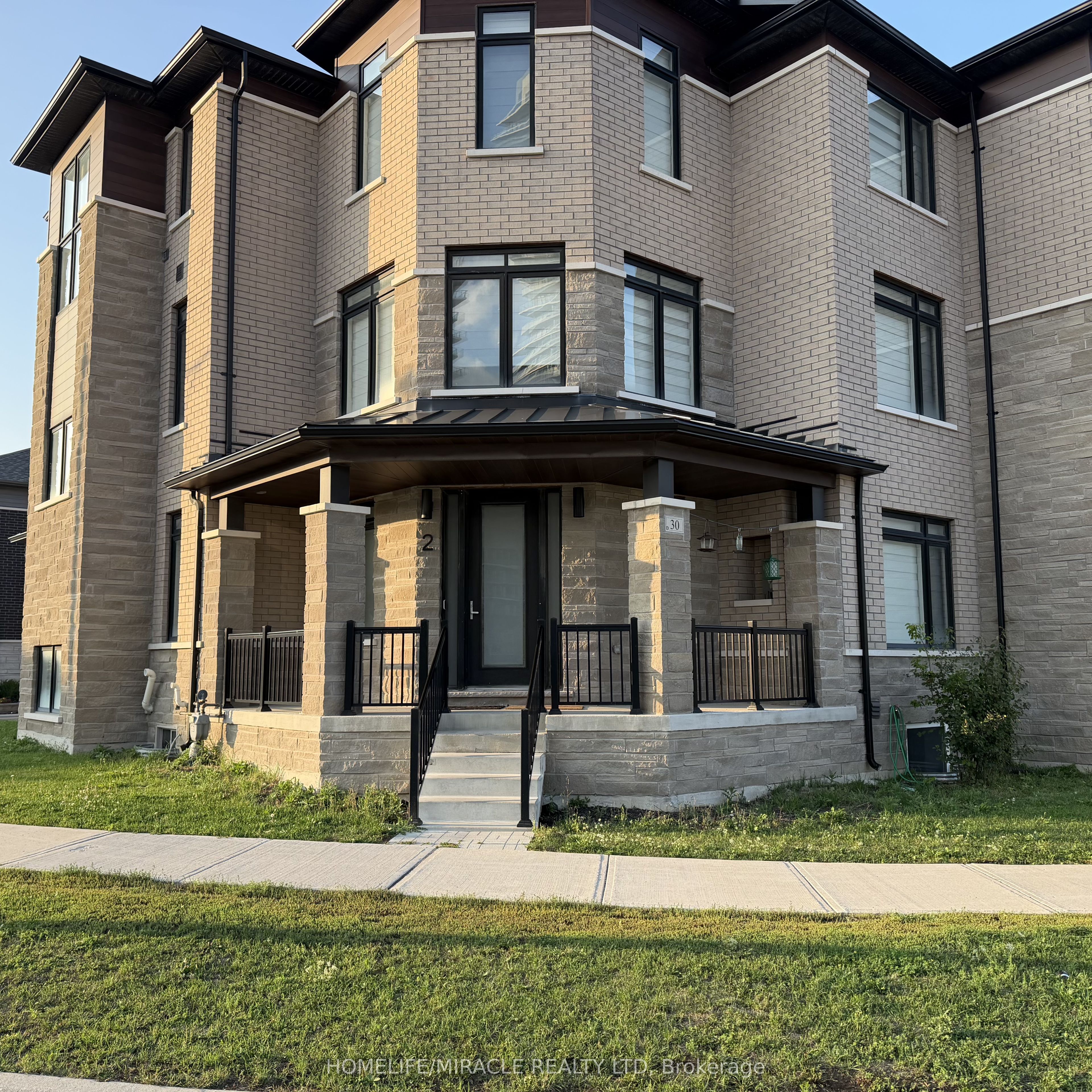 30 Skyridge Drive 2, Brampton, ON L6P 4P3