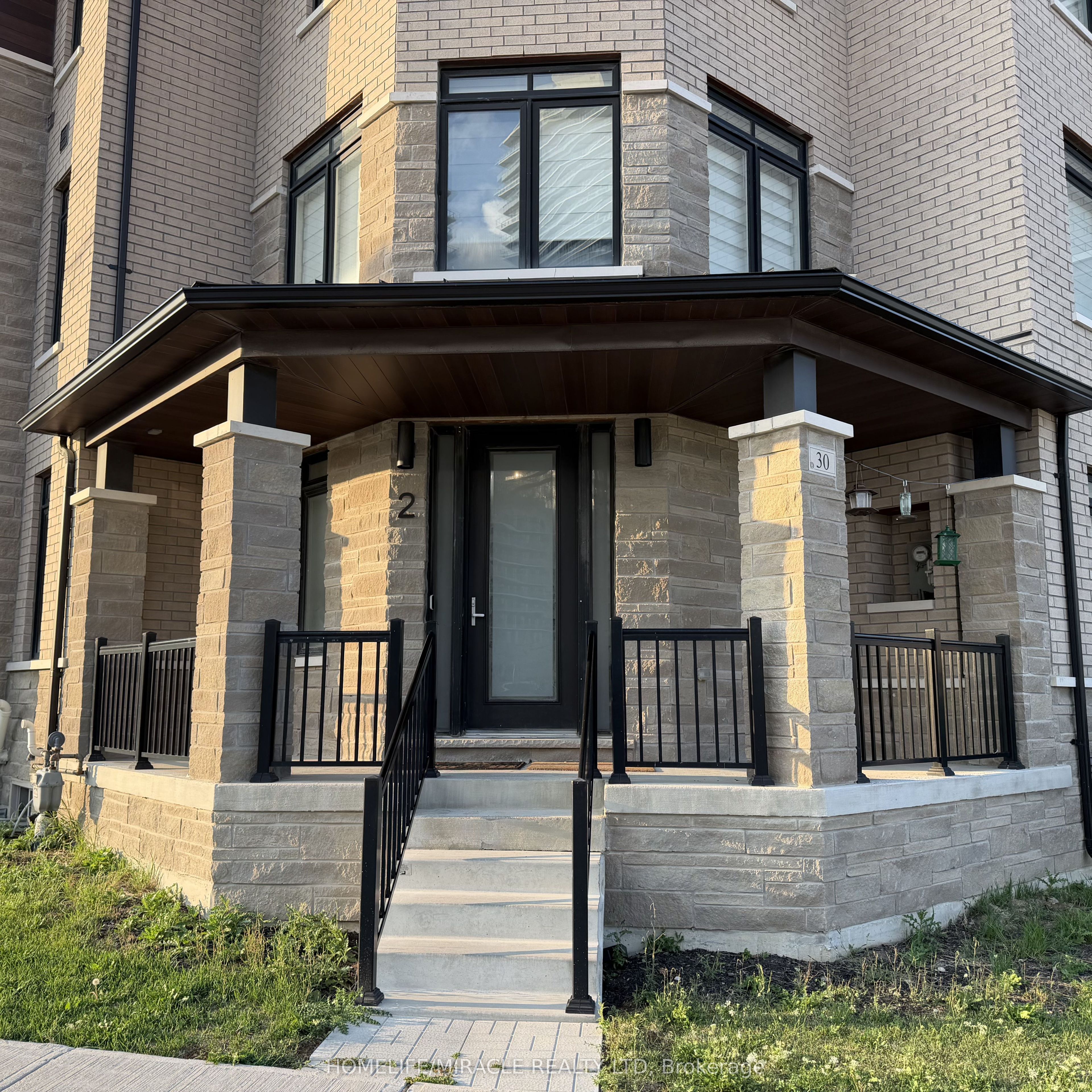 30 Skyridge Drive 2, Brampton, ON L6P 4P3 photo 2