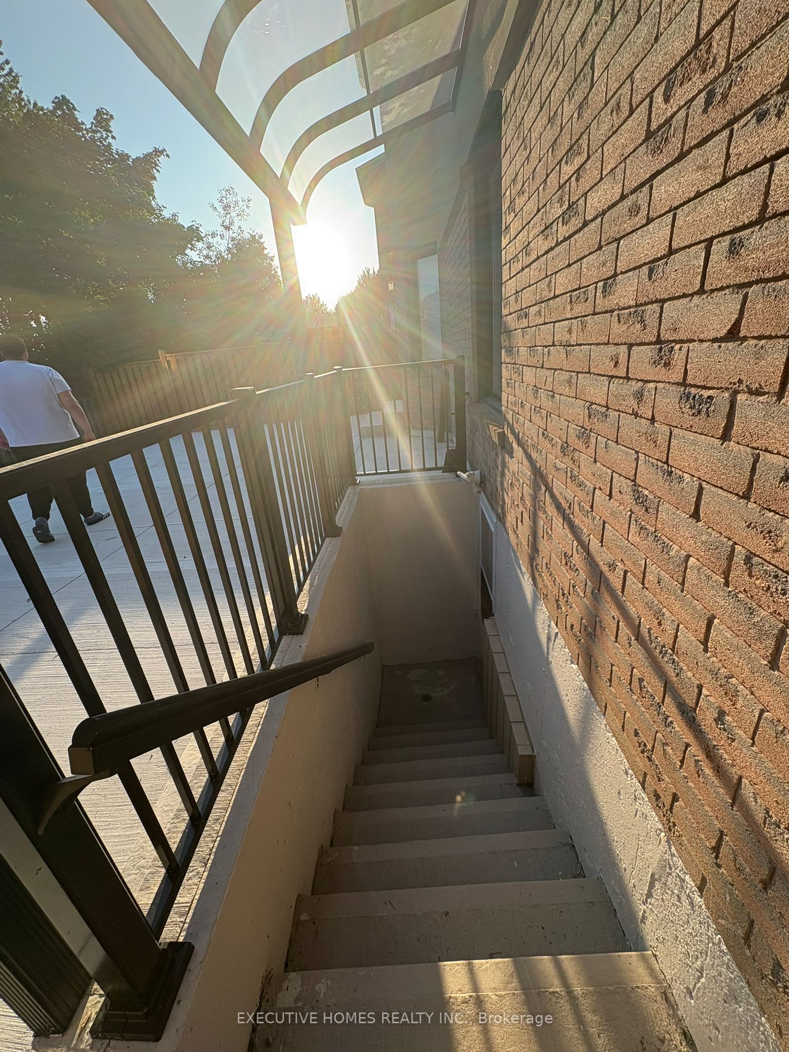 5952 Grossbeak Drive Lower, Mississauga, ON L5N 6B3 photo 2