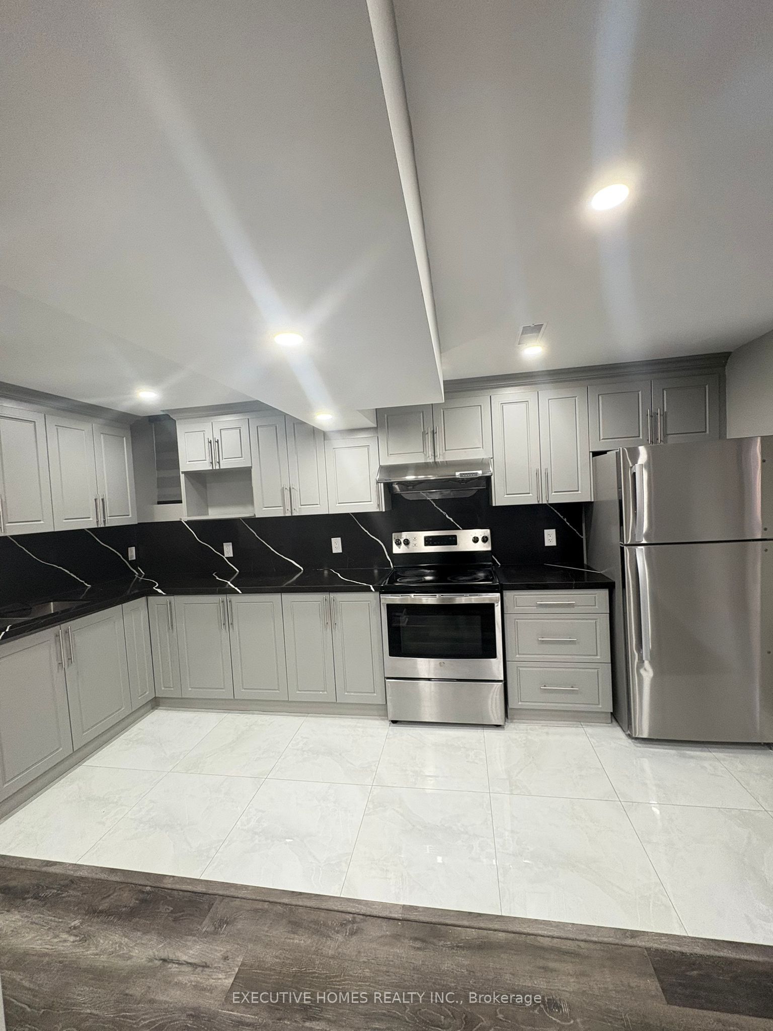 5952 Grossbeak Drive Lower, Mississauga, ON L5N 6B3 photo 3