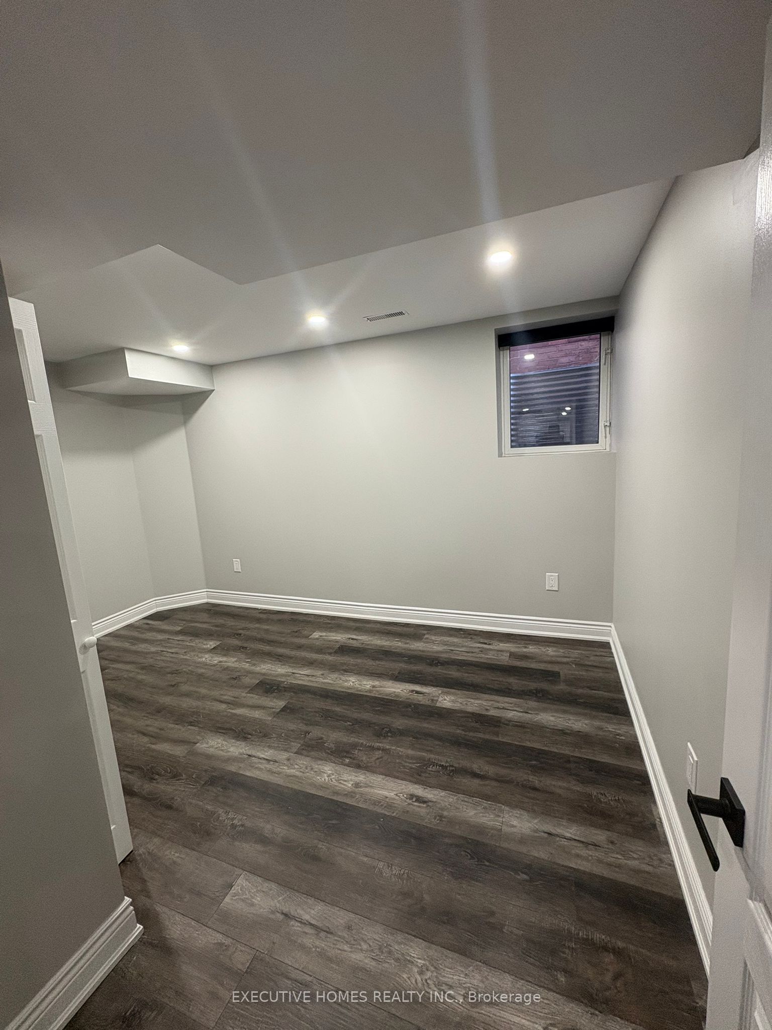 5952 Grossbeak Drive Lower, Mississauga, ON L5N 6B3 photo 4