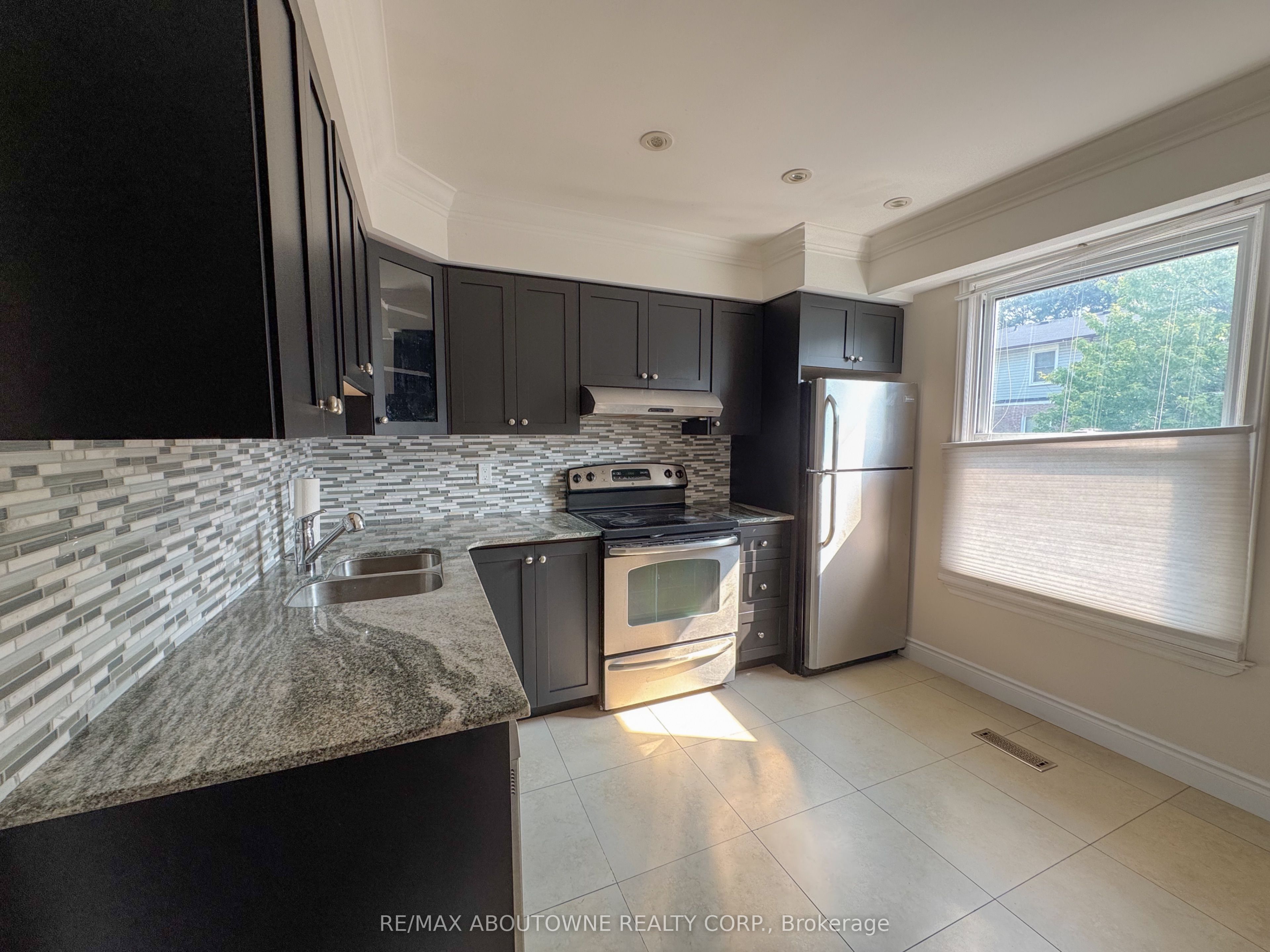 2440 Bromsgrove Road E 138, Mississauga, ON L5J 4J7 photo 2