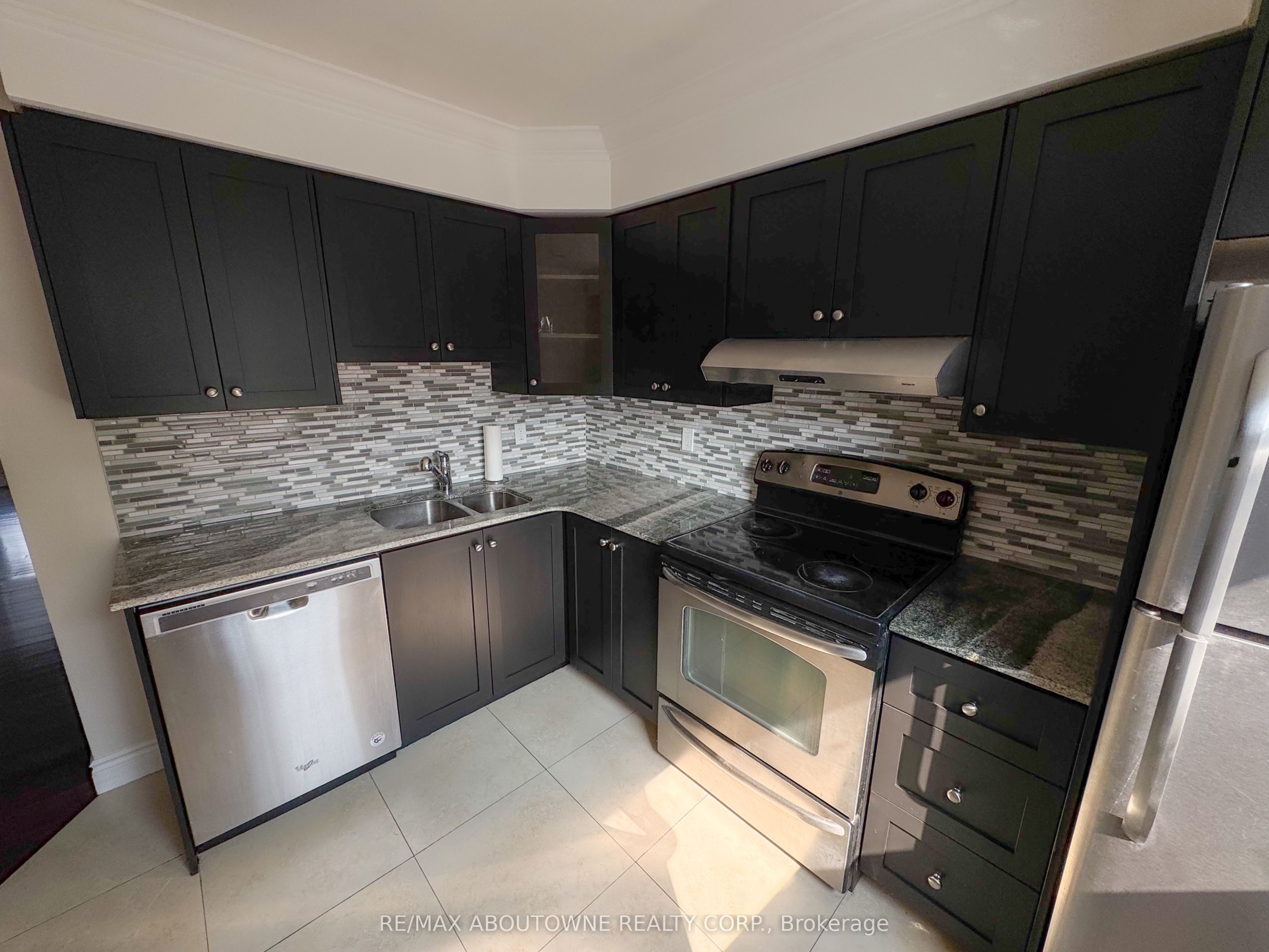 2440 Bromsgrove Road E 138, Mississauga, ON L5J 4J7 photo 3