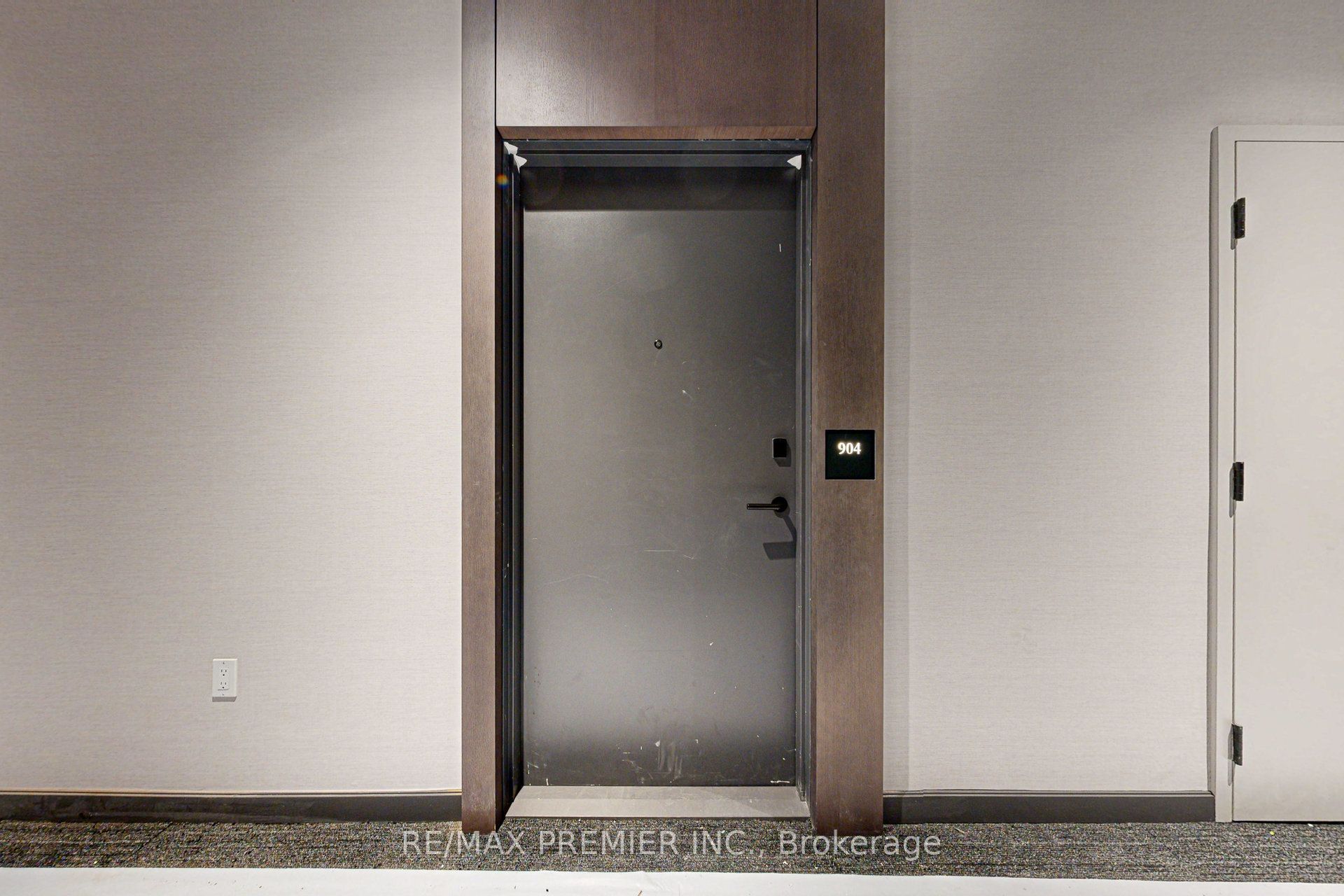 1285 Dupont Street 904, Toronto, ON M6H 2A6 photo 3