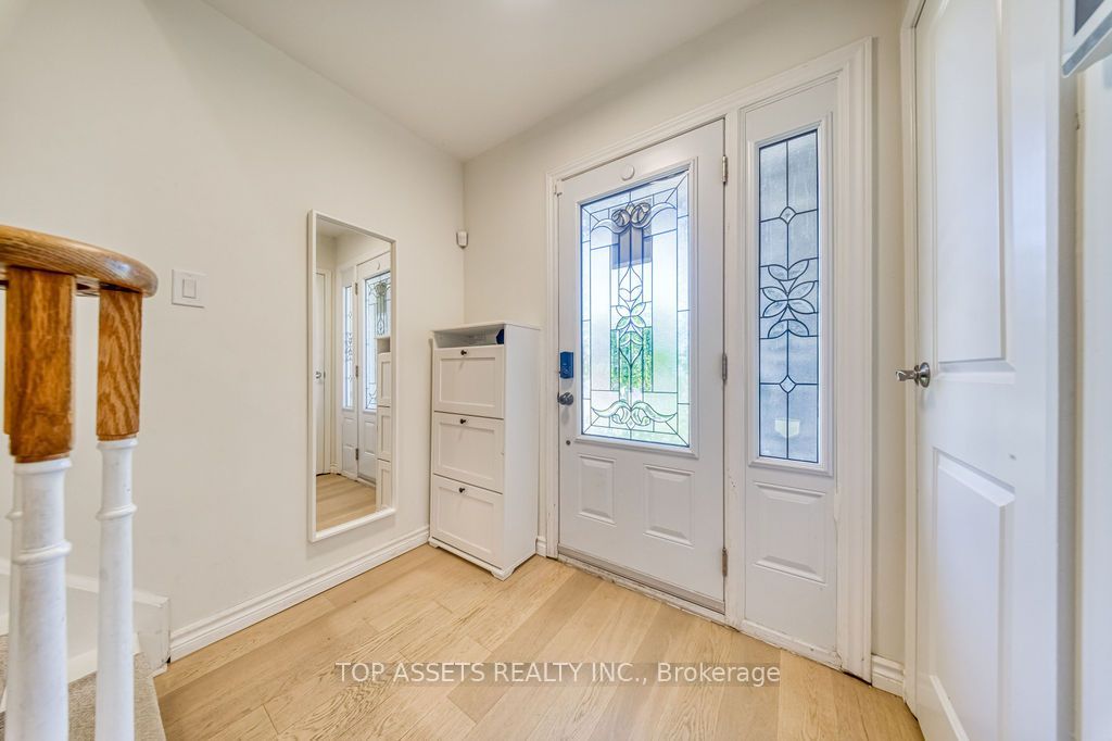 4088 Uxbridge Lane, Mississauga, ON L4W 3N3 photo 3