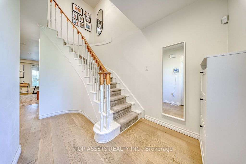 4088 Uxbridge Lane, Mississauga, ON L4W 3N3 photo 4