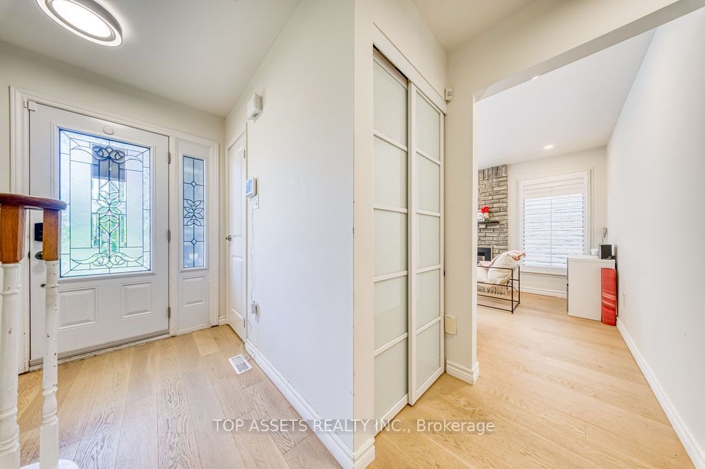 4088 Uxbridge Lane, Mississauga, ON L4W 3N3 photo 5