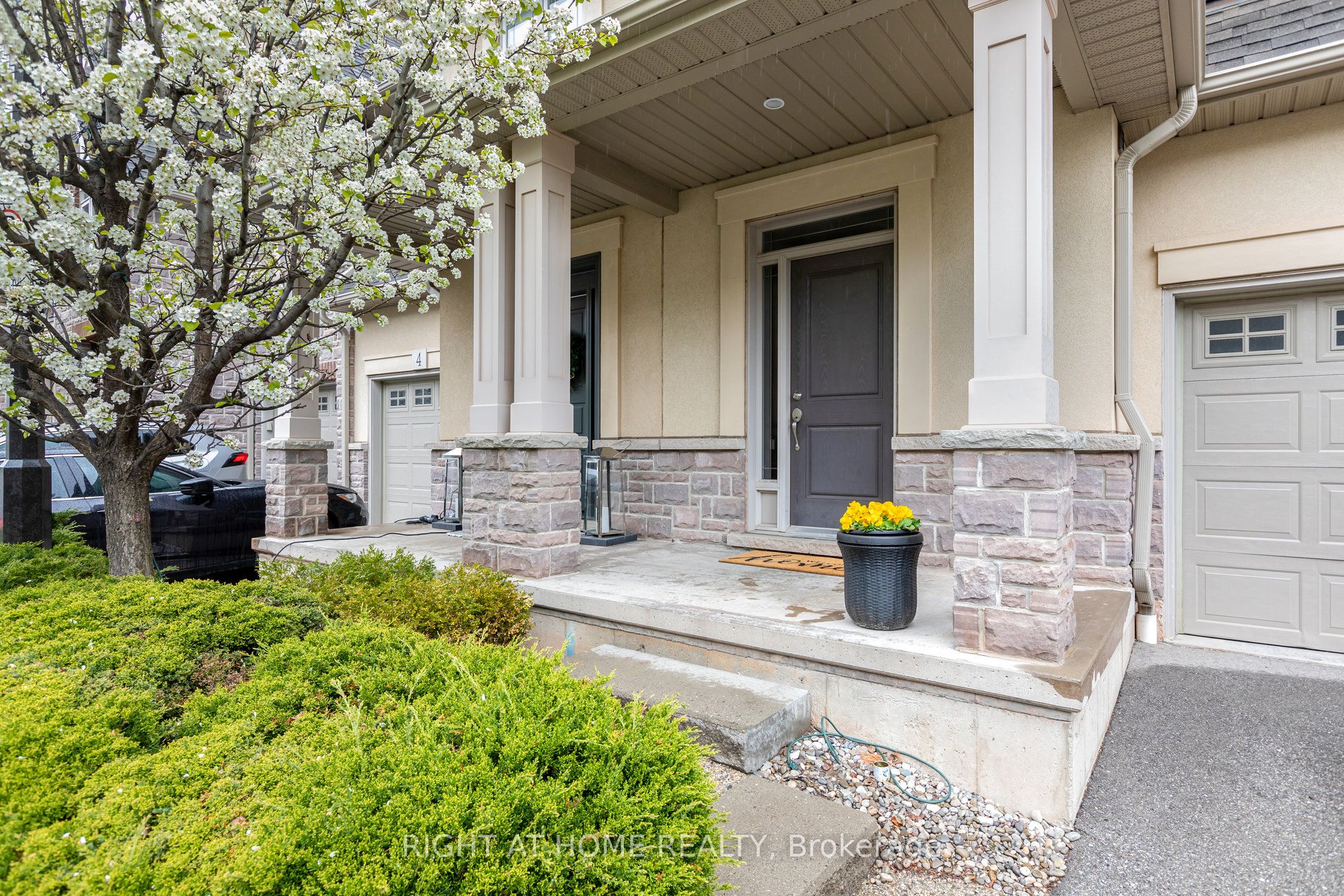 5056 New Street 5, Burlington, ON L7L 1V1 photo 2