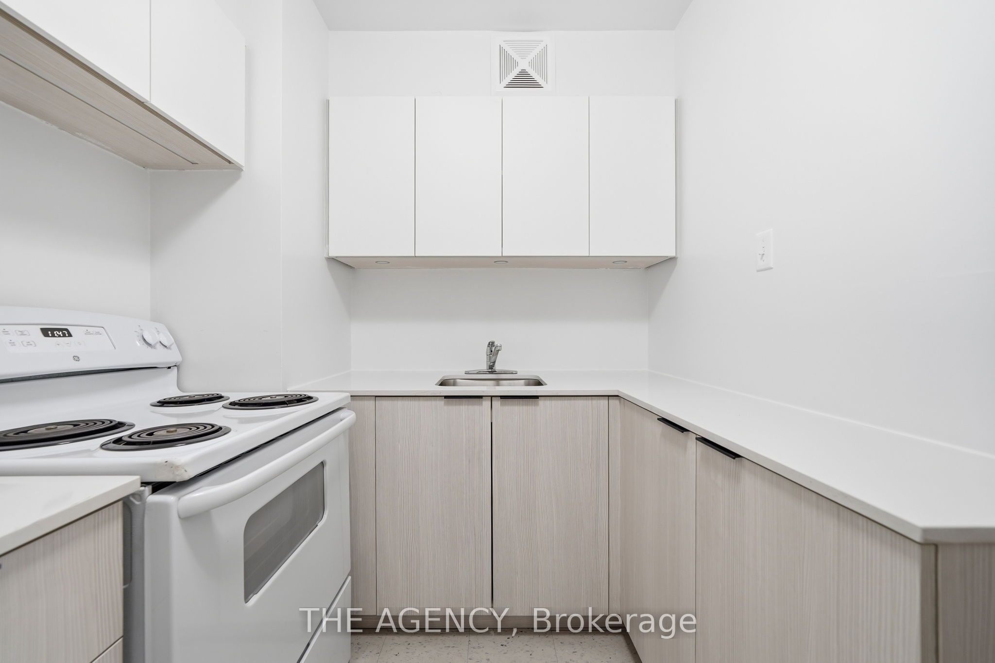 2350 Dundas Street W 1910A, Toronto, ON M6P 4B1 photo 4