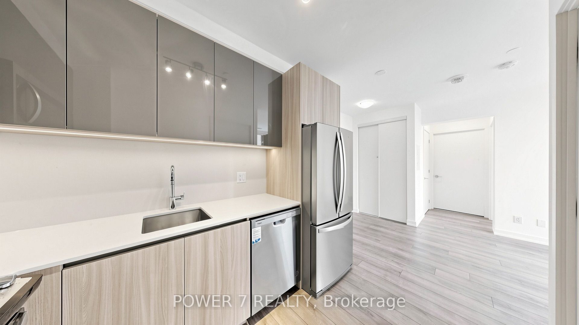3100 Keele Street 814, Toronto, ON M3M 0E1 photo 5