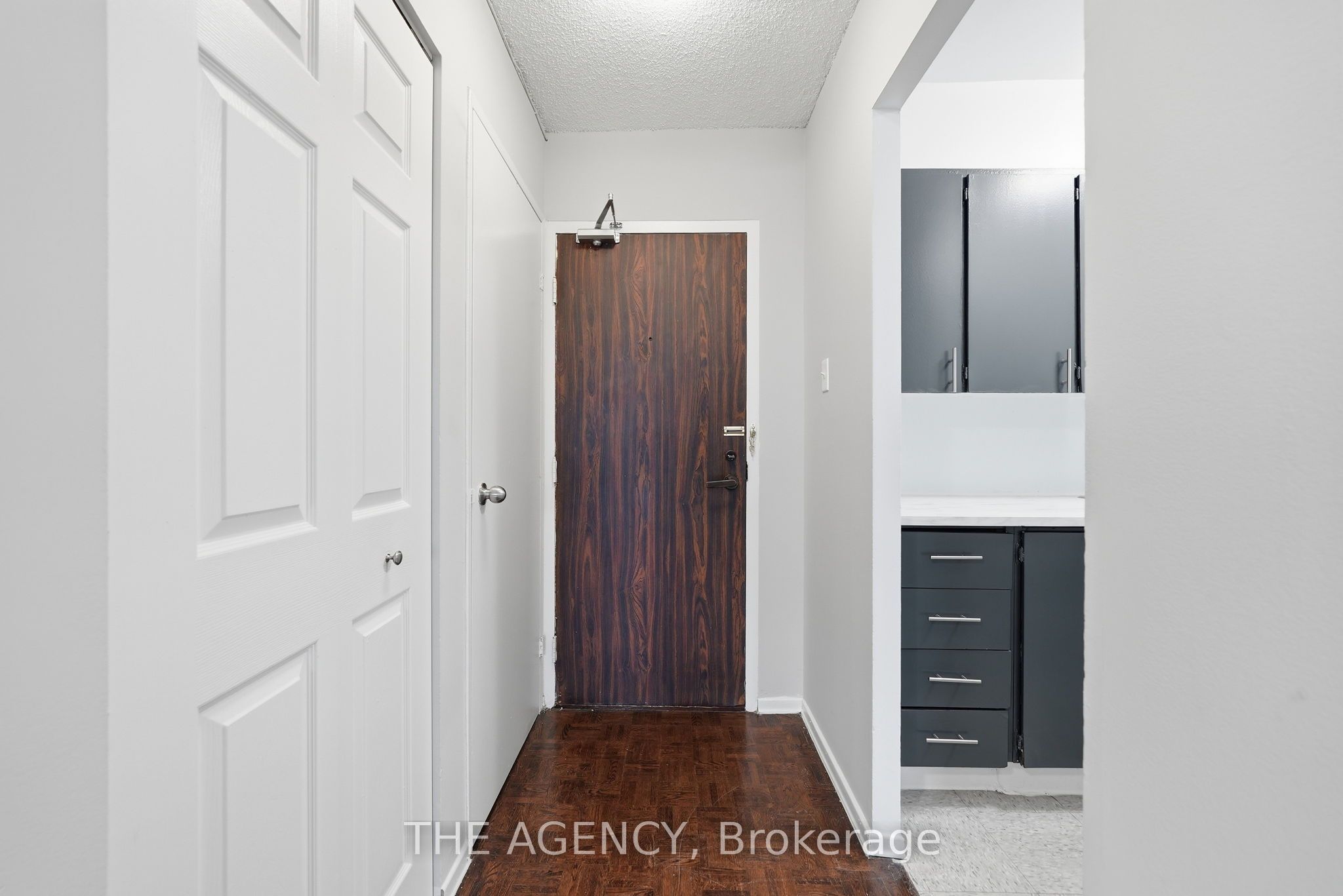 2350 Dundas Street W 2204A, Toronto, ON M6P 4B1 photo 2