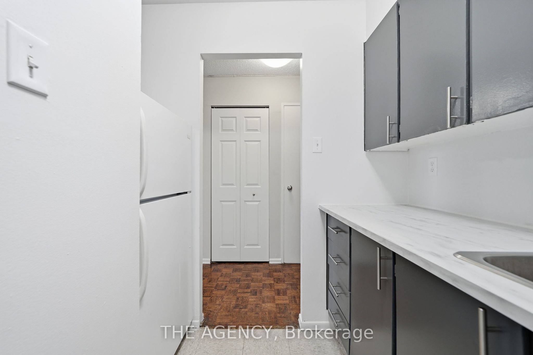 2350 Dundas Street W 2204A, Toronto, ON M6P 4B1 photo 3