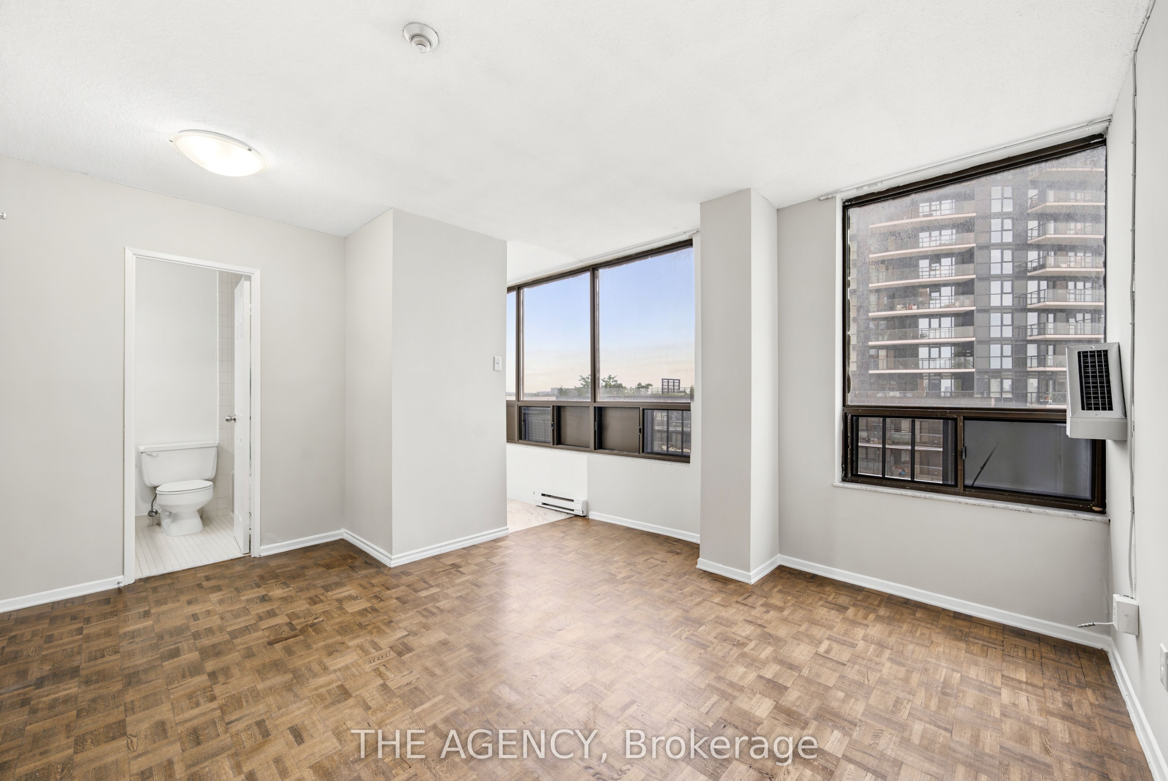 2360 Dundas Street W 1019B, Toronto, ON M6P 4B2 photo 4