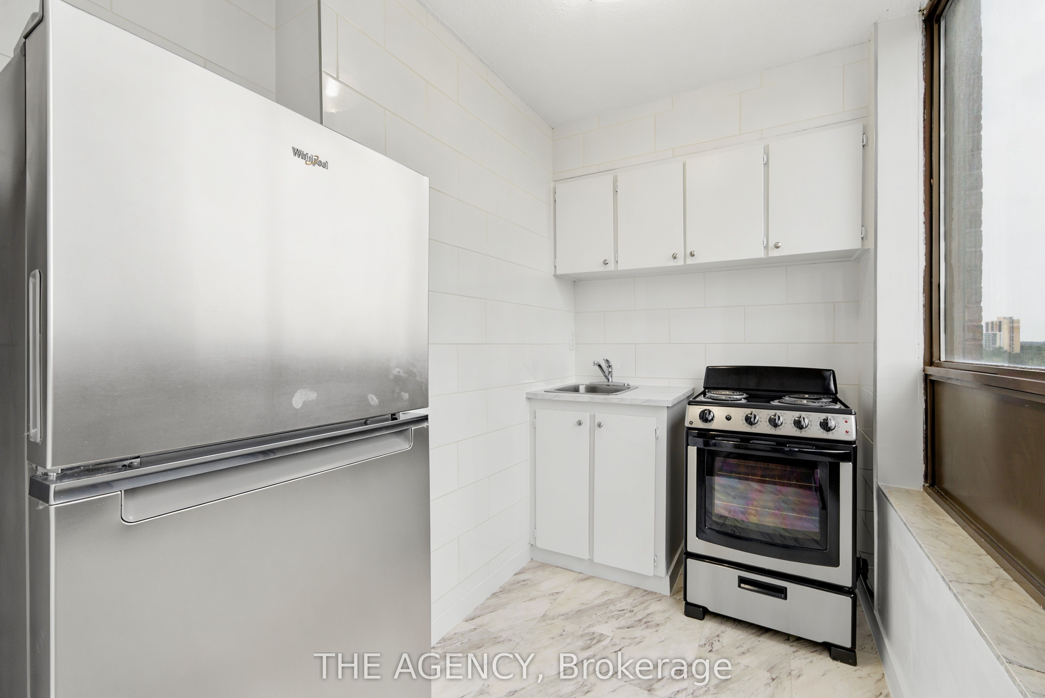 2360 Dundas Street W 1019B, Toronto, ON M6P 4B2 photo 5
