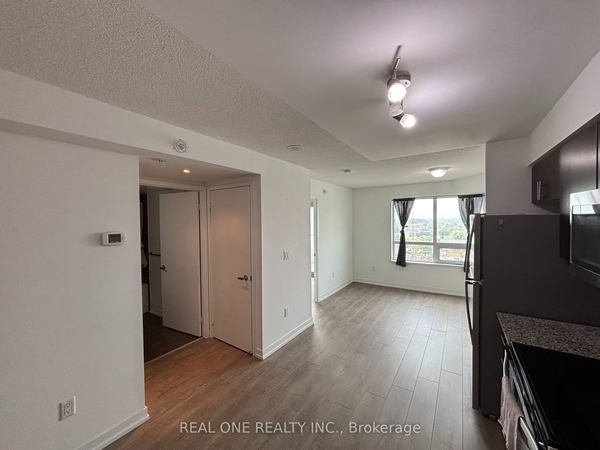 1420 Dupont Street 1207, Toronto, ON M6H 0C2 photo 3