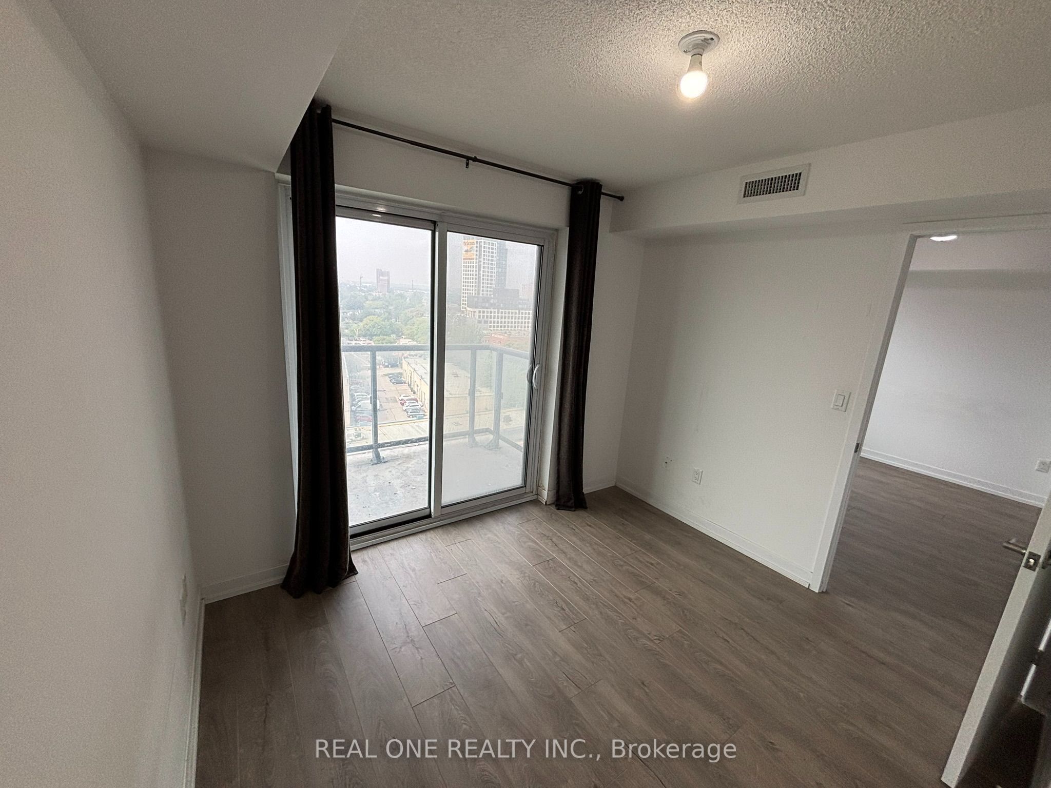 1420 Dupont Street 1207, Toronto, ON M6H 0C2 photo 5