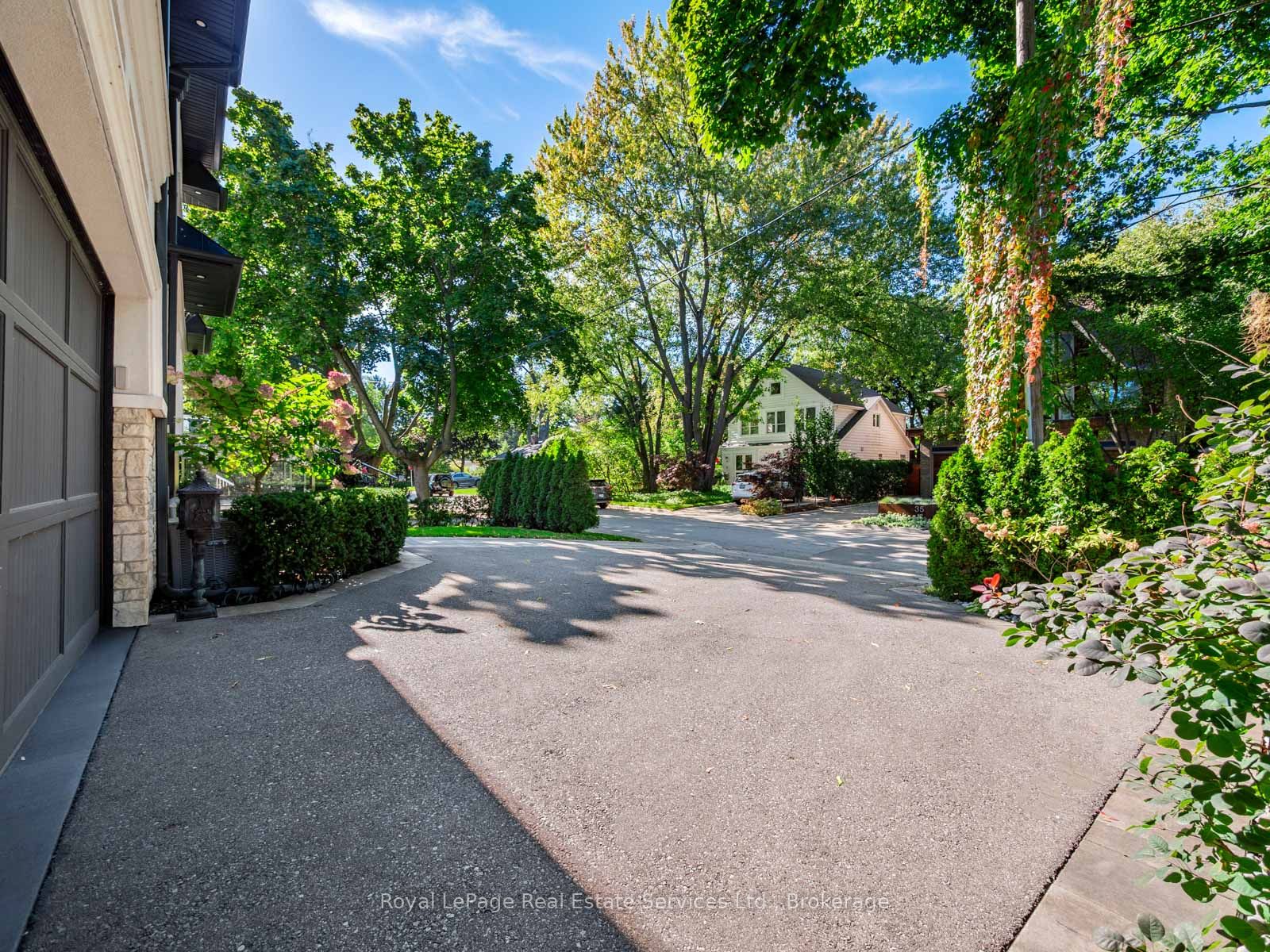 36 Anderson Street, Oakville, ON L6K 1A5 photo 3