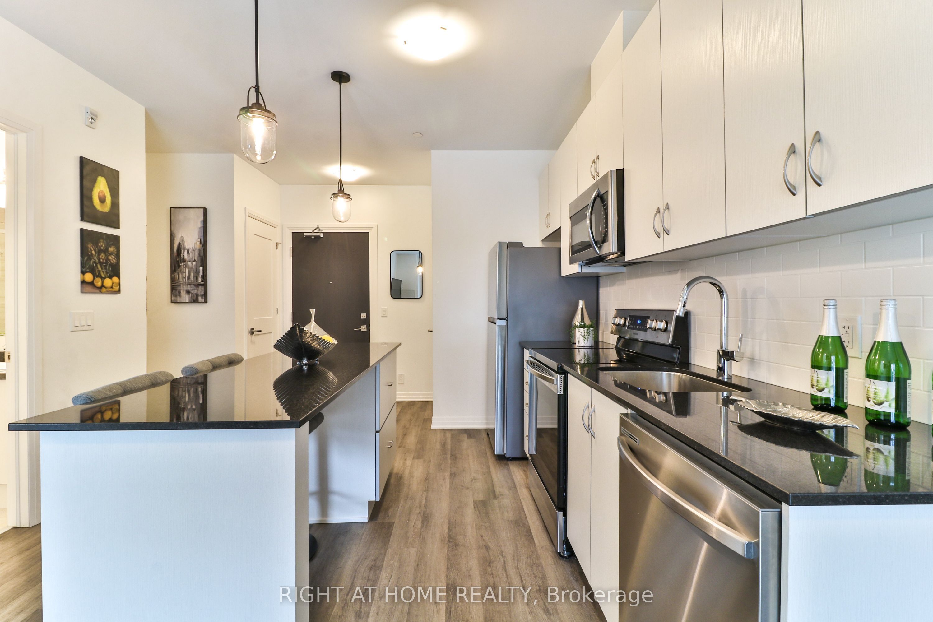 102 Grovewood Common 202, Oakville, ON L6H 0X2 photo 3