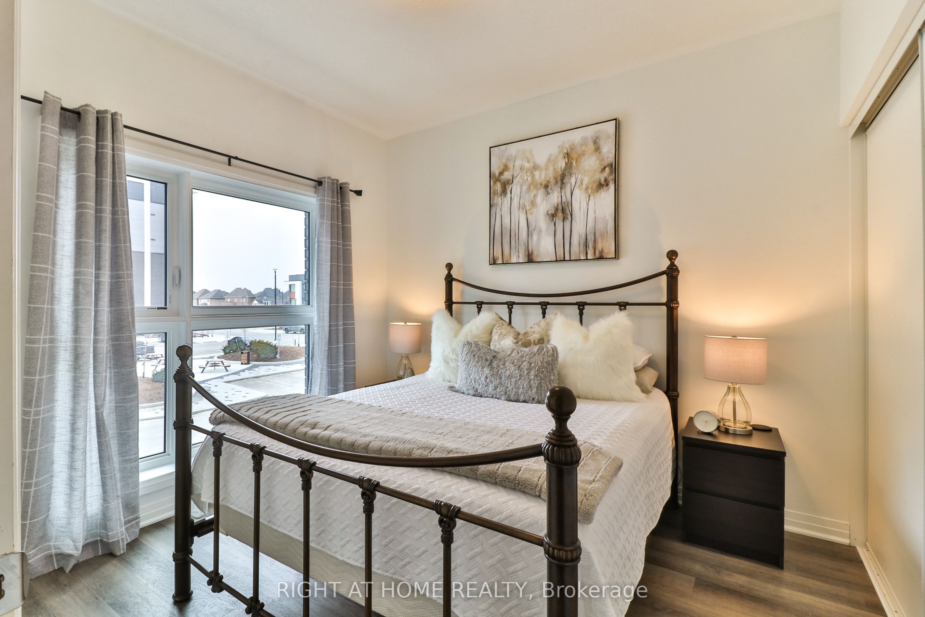 102 Grovewood Common 202, Oakville, ON L6H 0X2 photo 4