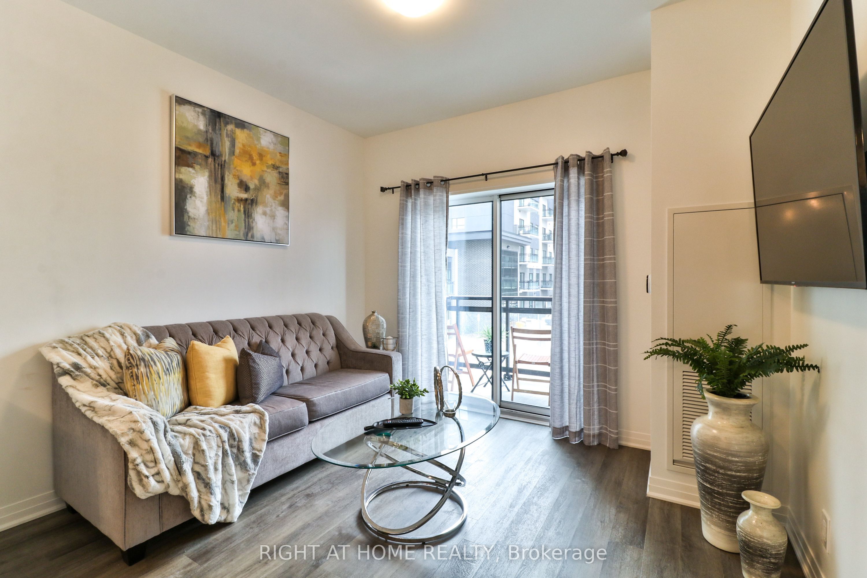 102 Grovewood Common 202, Oakville, ON L6H 0X2 photo 5