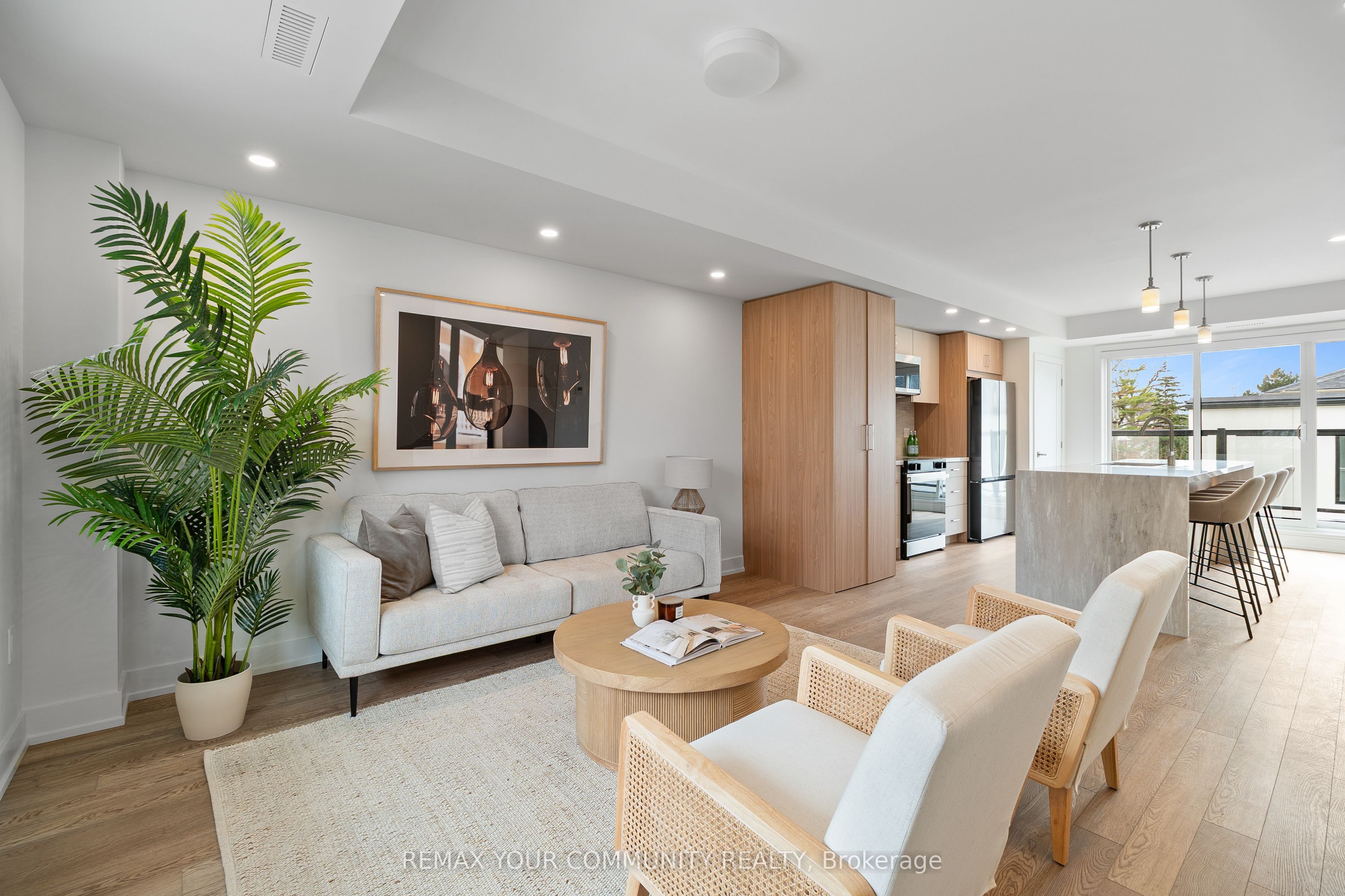 34 Poplar Avenue 3, Toronto, ON M9B 3R4