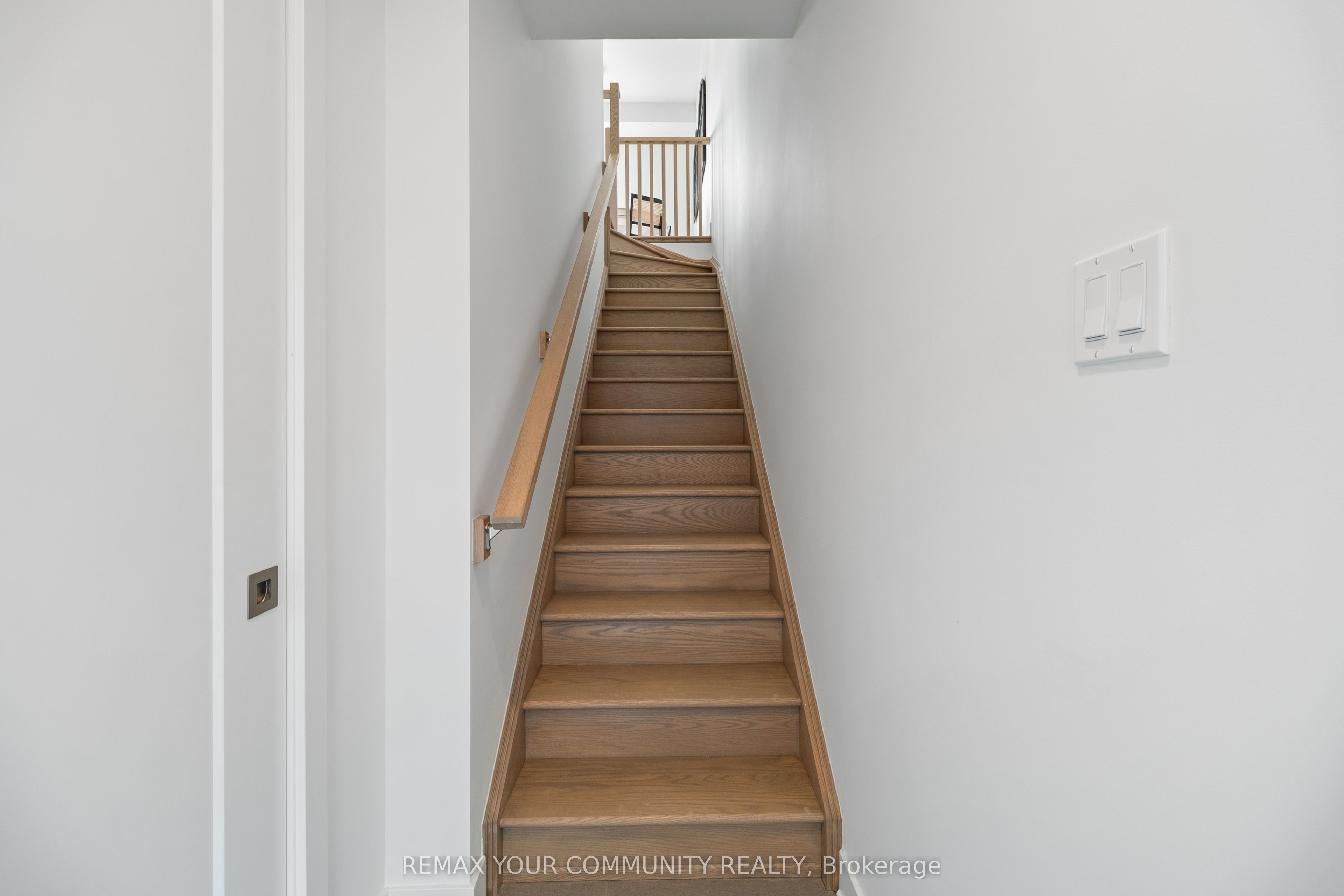 34 Poplar Avenue 3, Toronto, ON M9B 3R4 photo 2
