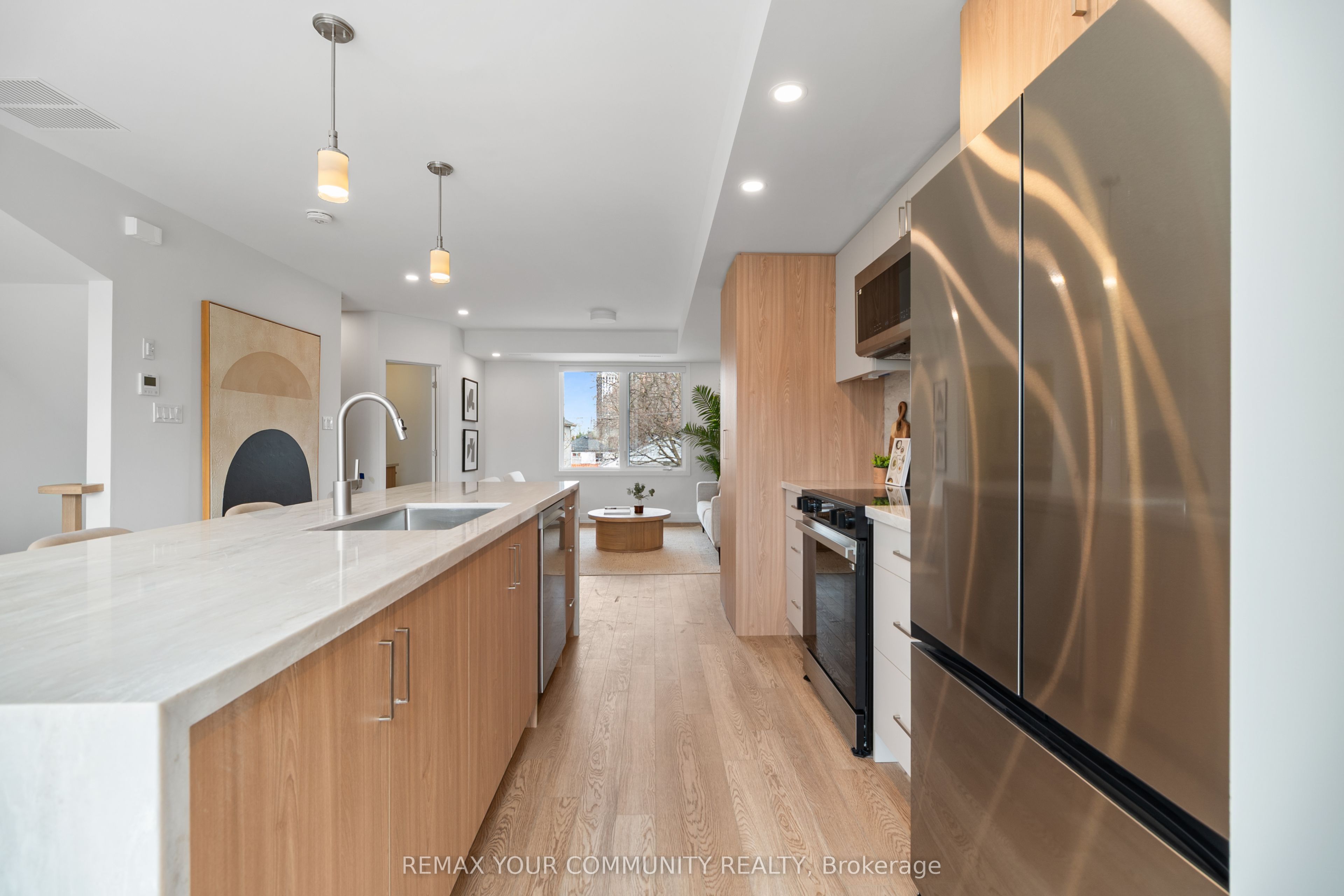 34 Poplar Avenue 3, Toronto, ON M9B 3R4 photo 3