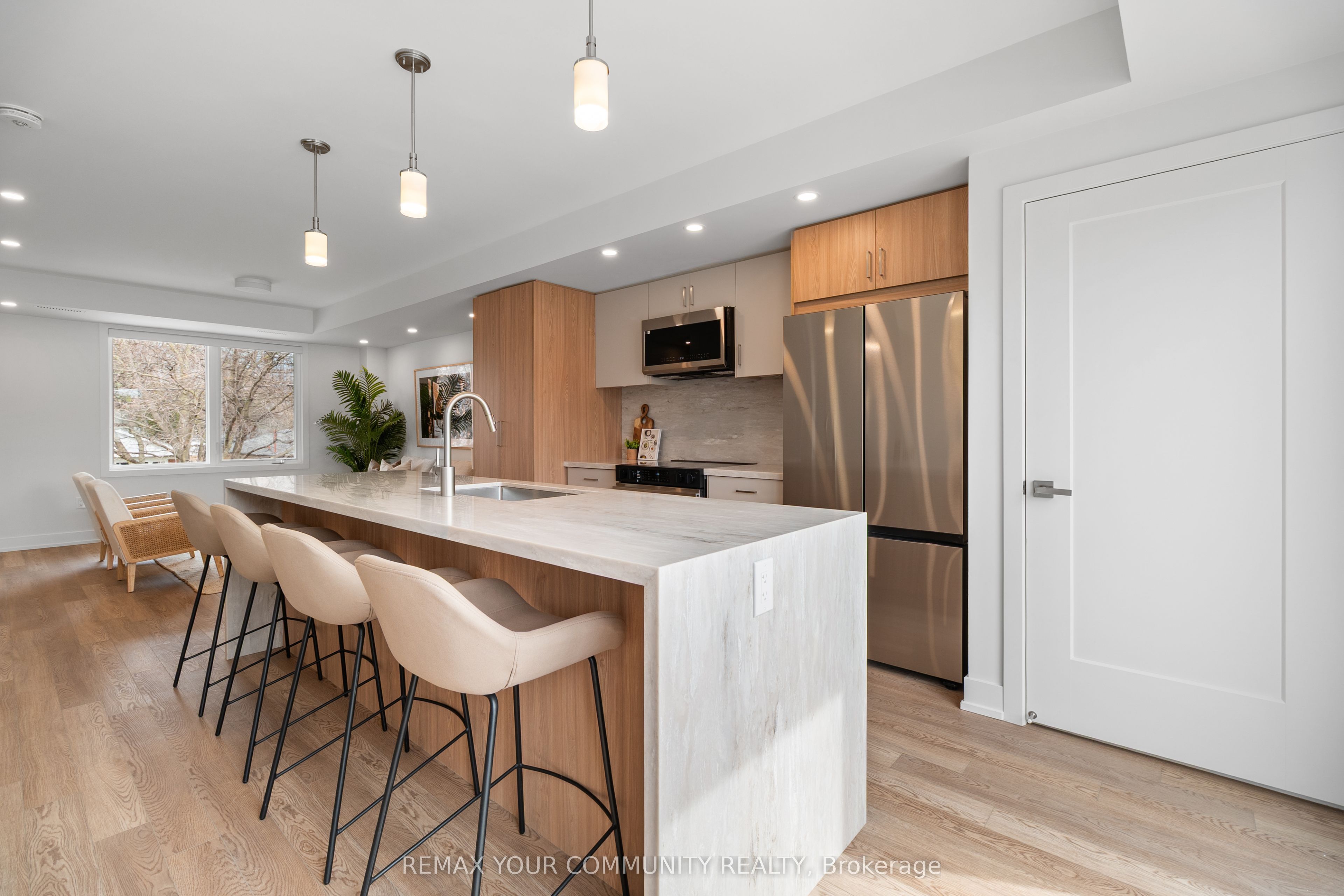34 Poplar Avenue 3, Toronto, ON M9B 3R4 photo 4