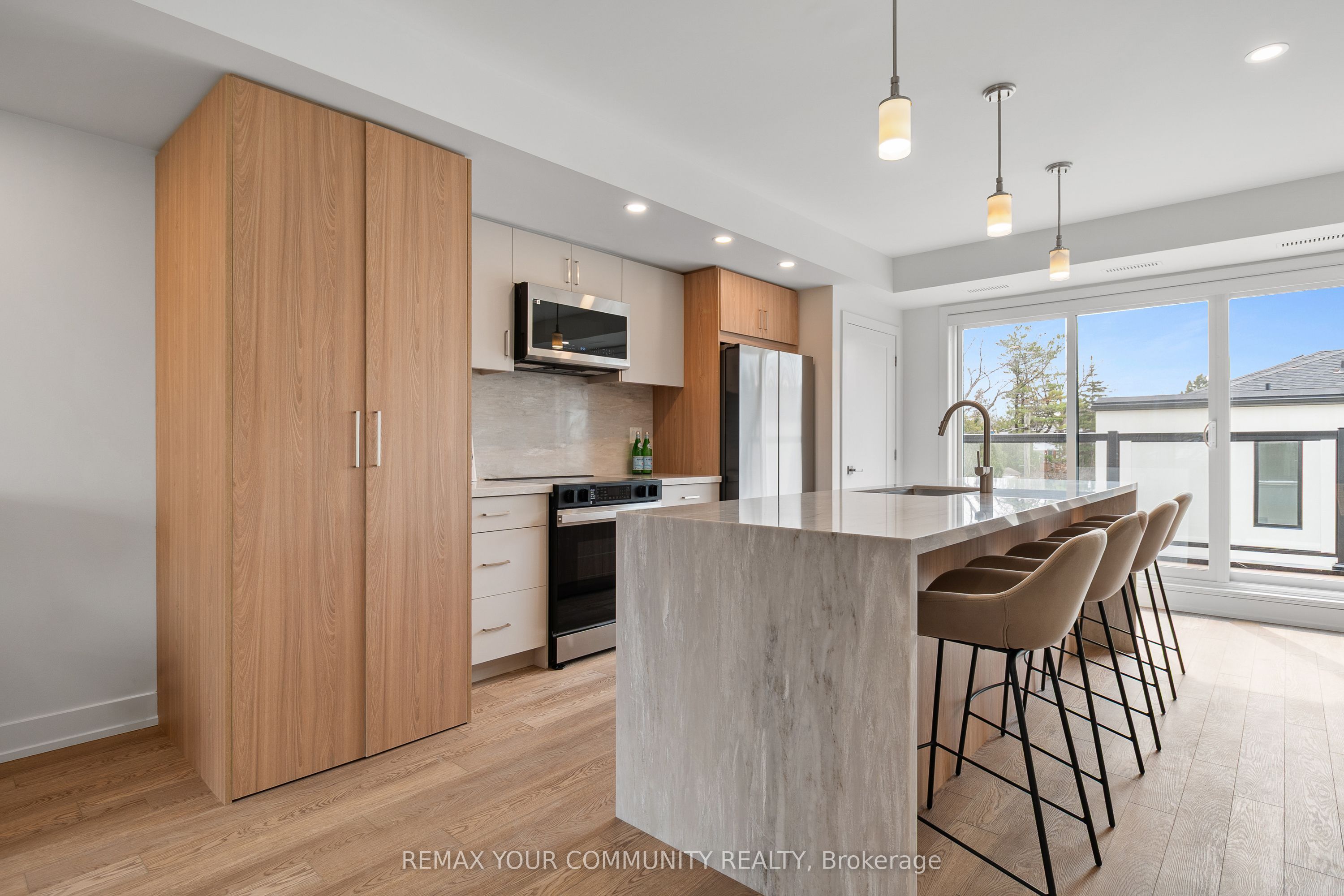34 Poplar Avenue 3, Toronto, ON M9B 3R4 photo 5
