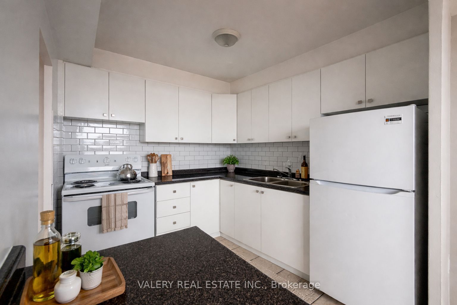 890 Jane Street 100, Toronto, ON M6N 4C3 photo 2