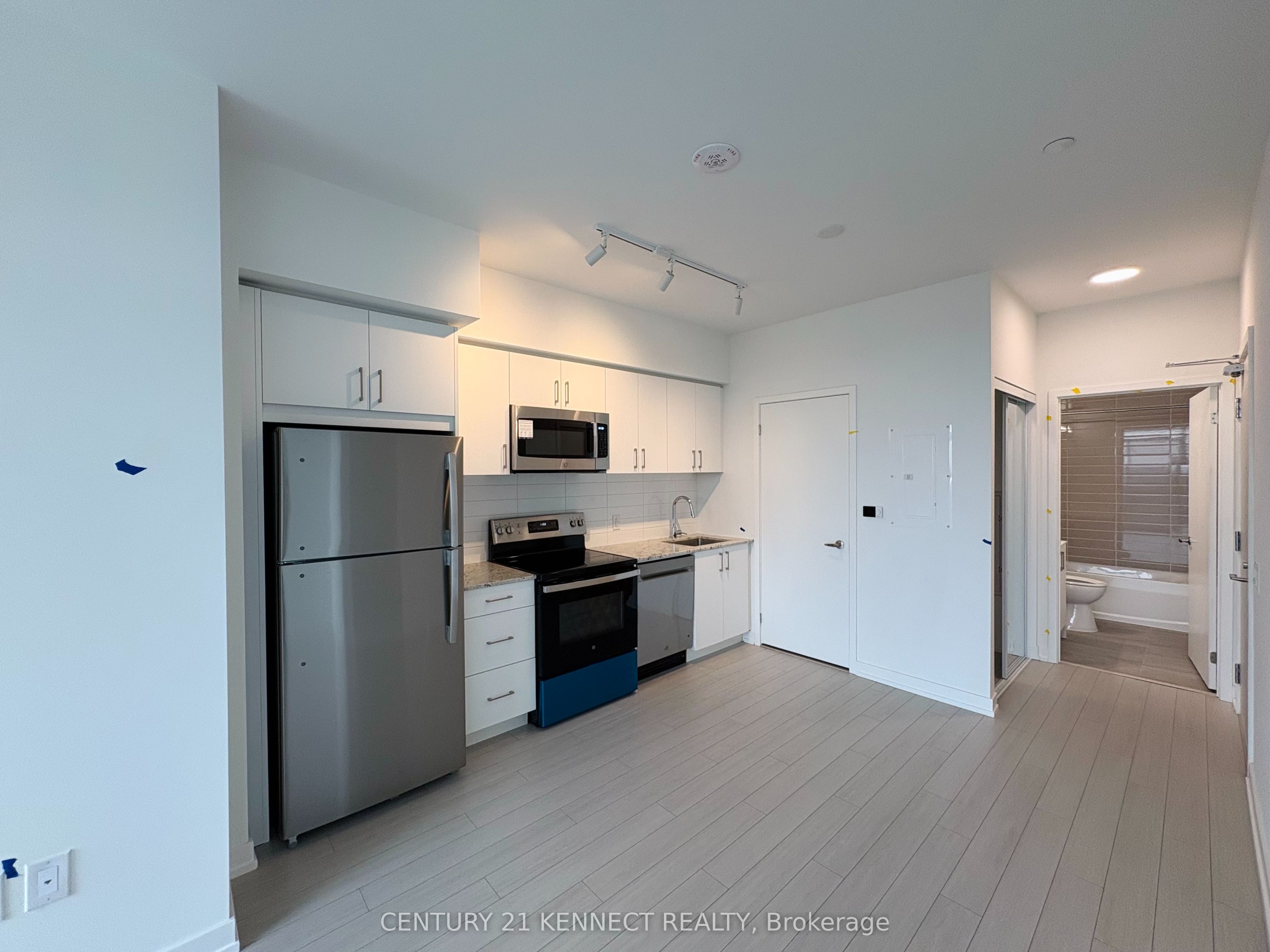 4010 Eglinton Avenue W 1820, Toronto, ON M9A 0G5 photo 3