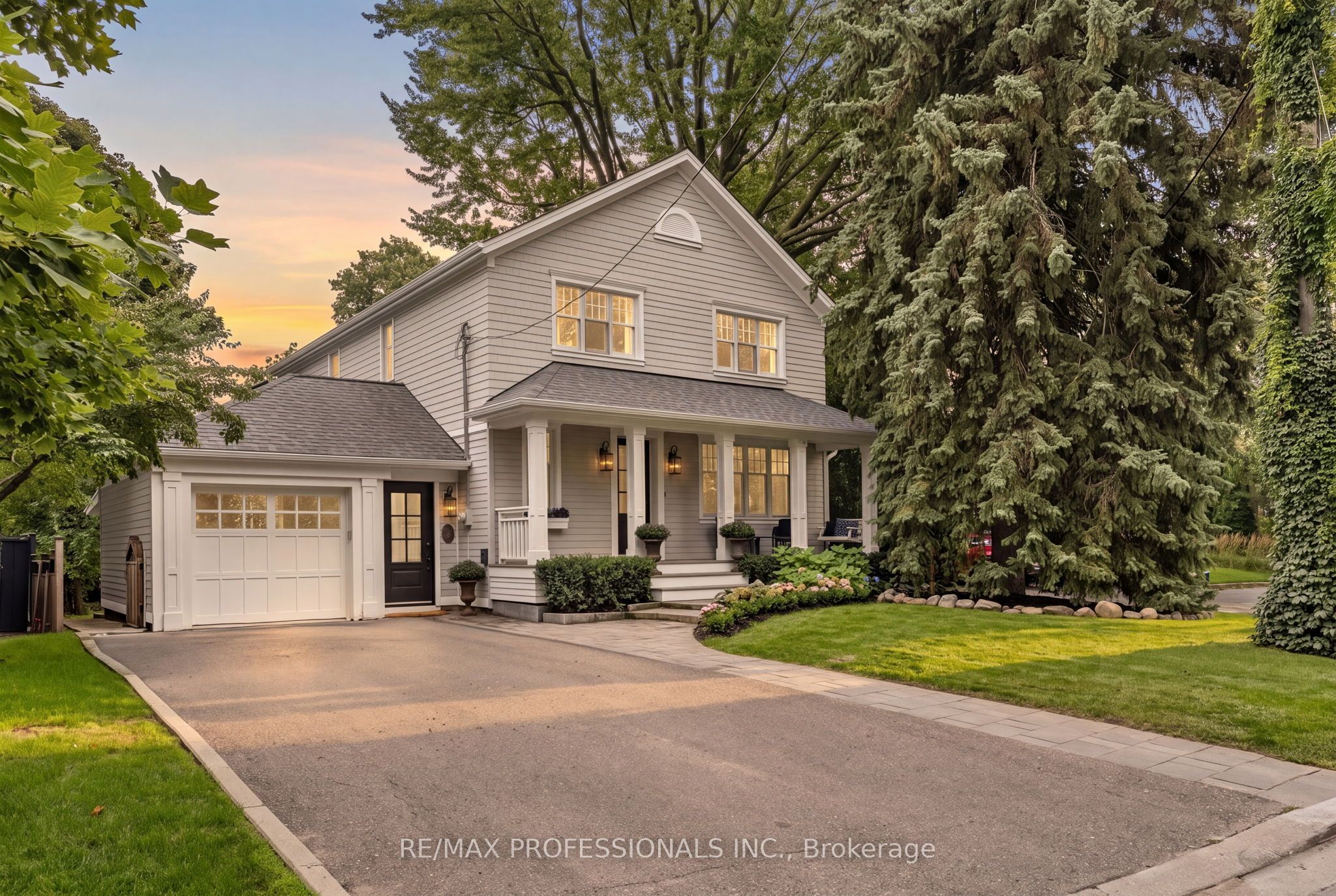 7 Bannon Avenue, Toronto, ON M8X 1T6