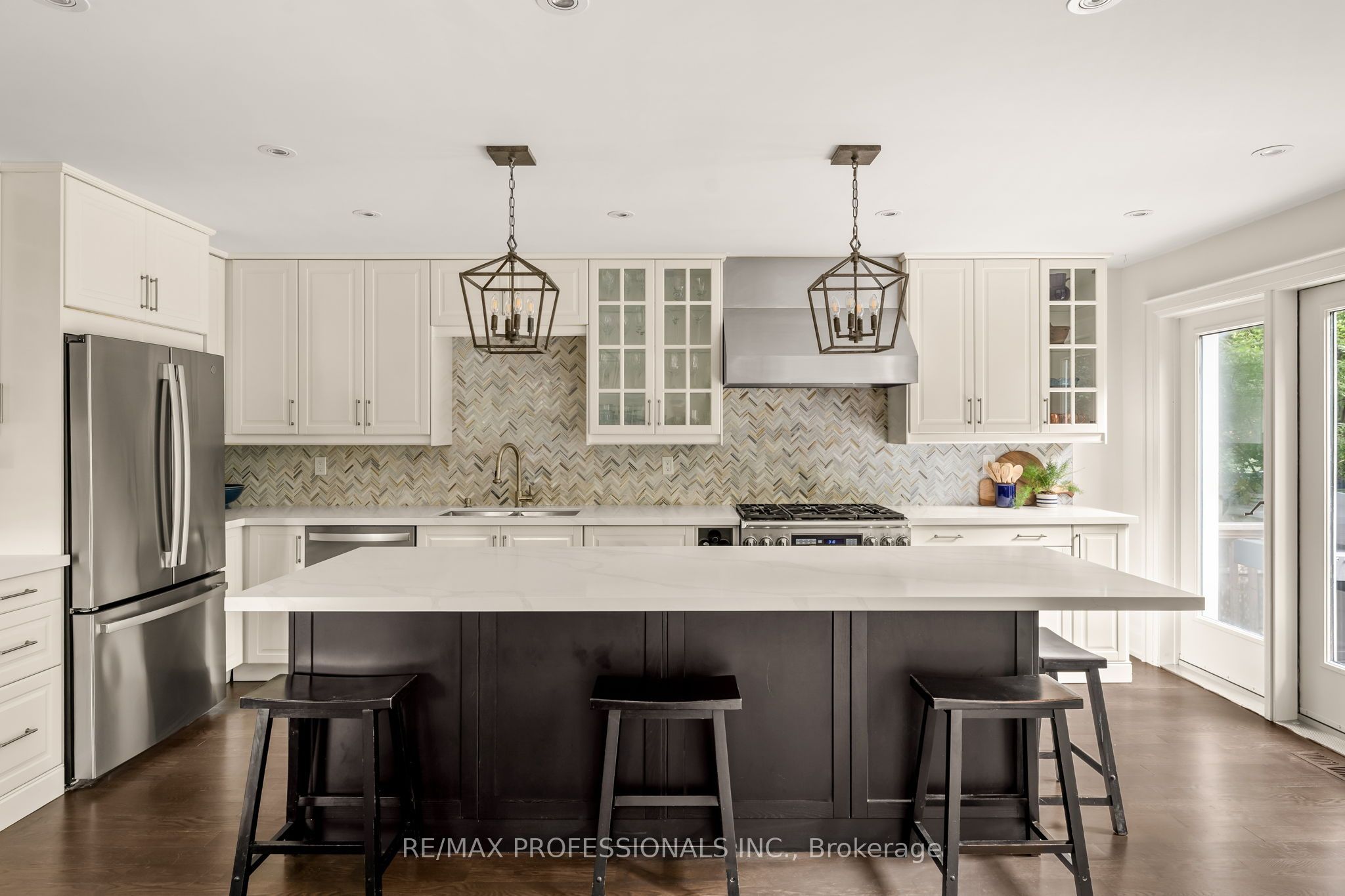 7 Bannon Avenue, Toronto, ON M8X 1T6 photo 2