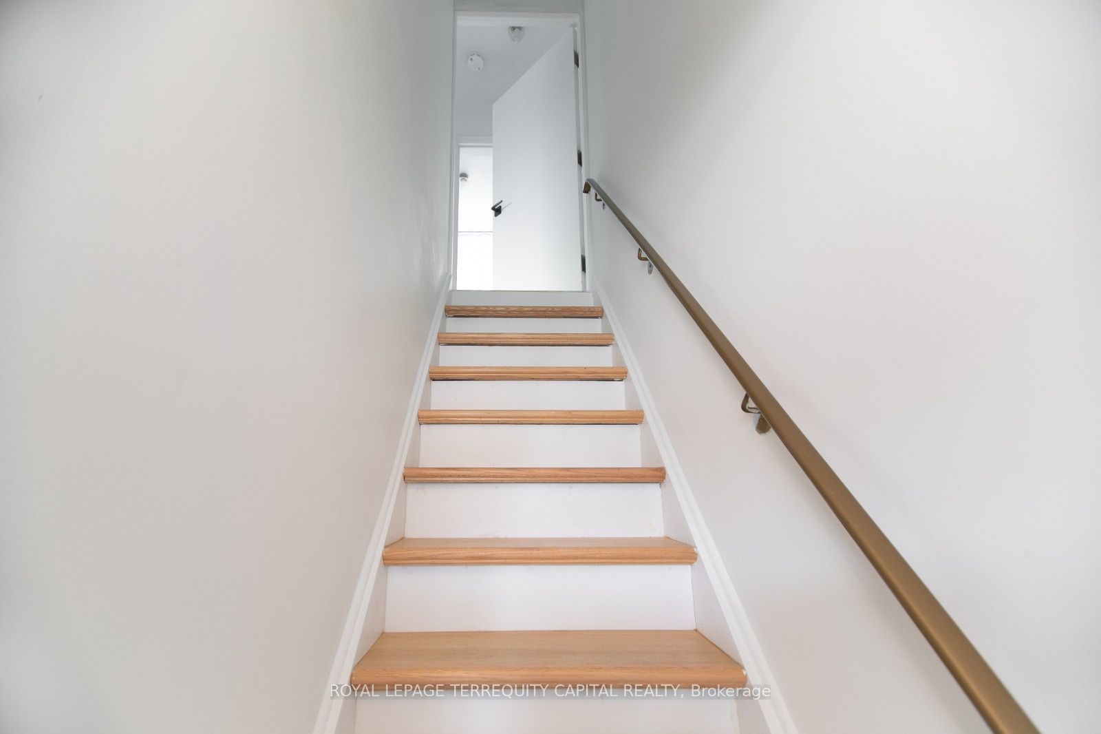 1010 Caledonia Road Upper, Toronto, ON M6B 3Z1 photo 4