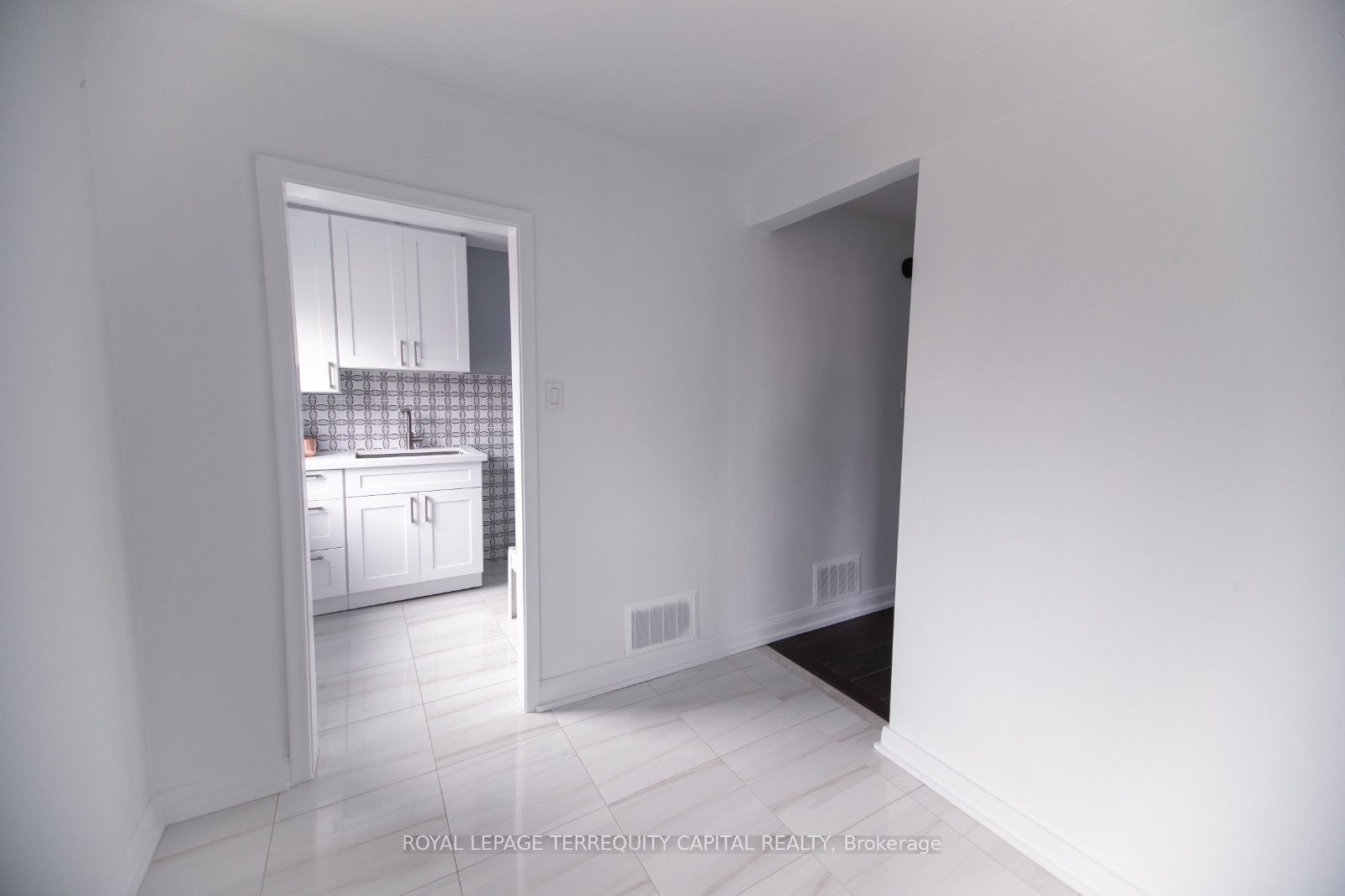 1010 Caledonia Road Upper, Toronto, ON M6B 3Z1 photo 5