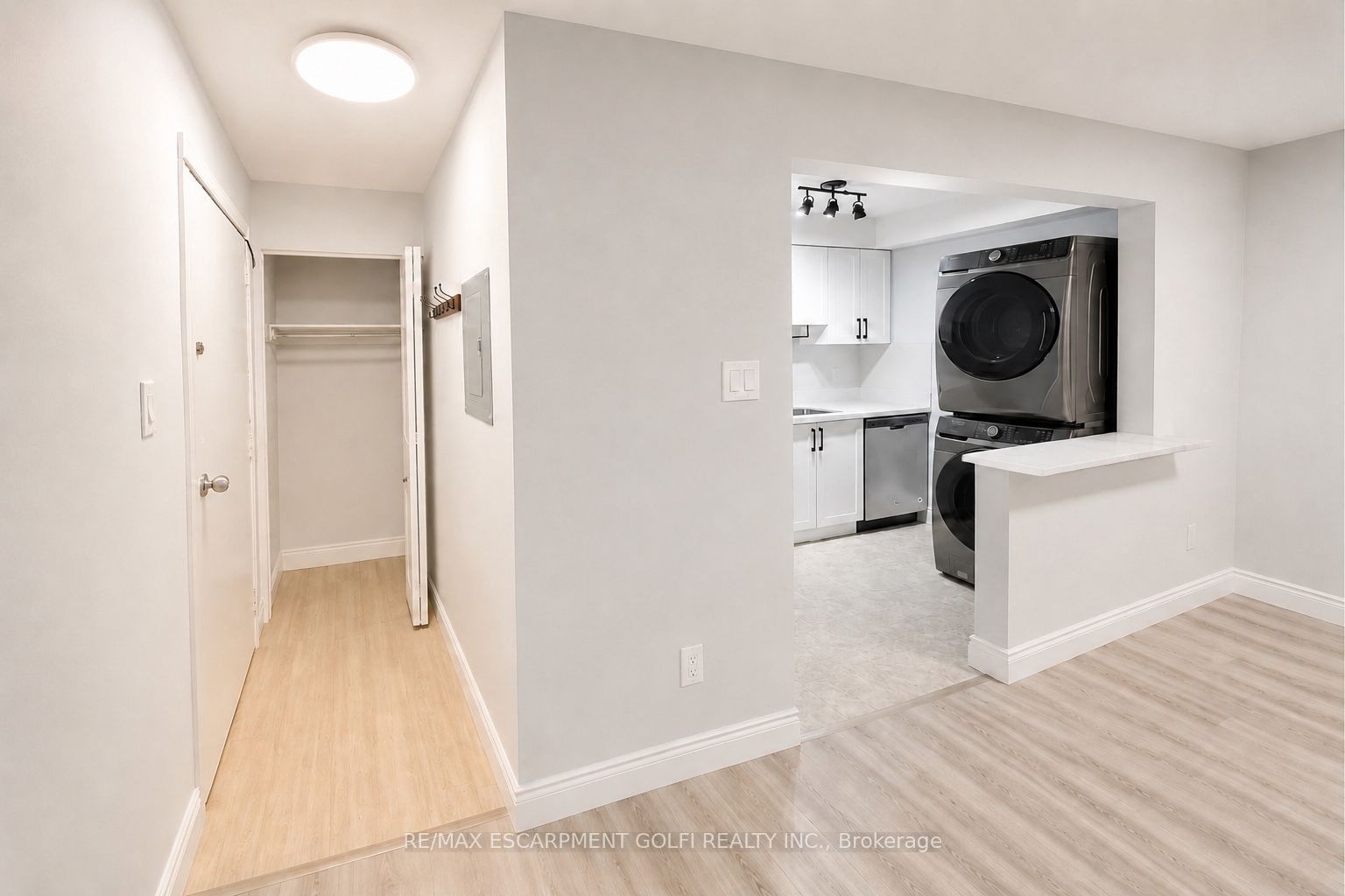 2403 Lakeshore Boulevard W 2, Toronto, ON M8V 1C5 photo 2