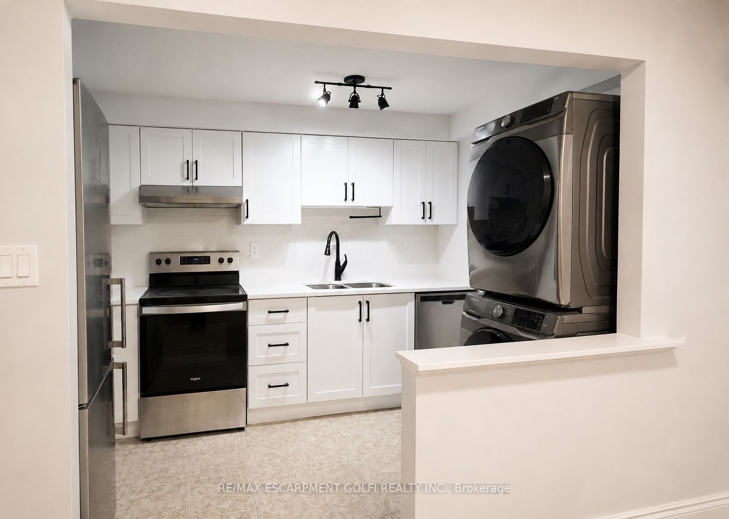 2403 Lakeshore Boulevard W 2, Toronto, ON M8V 1C5 photo 3