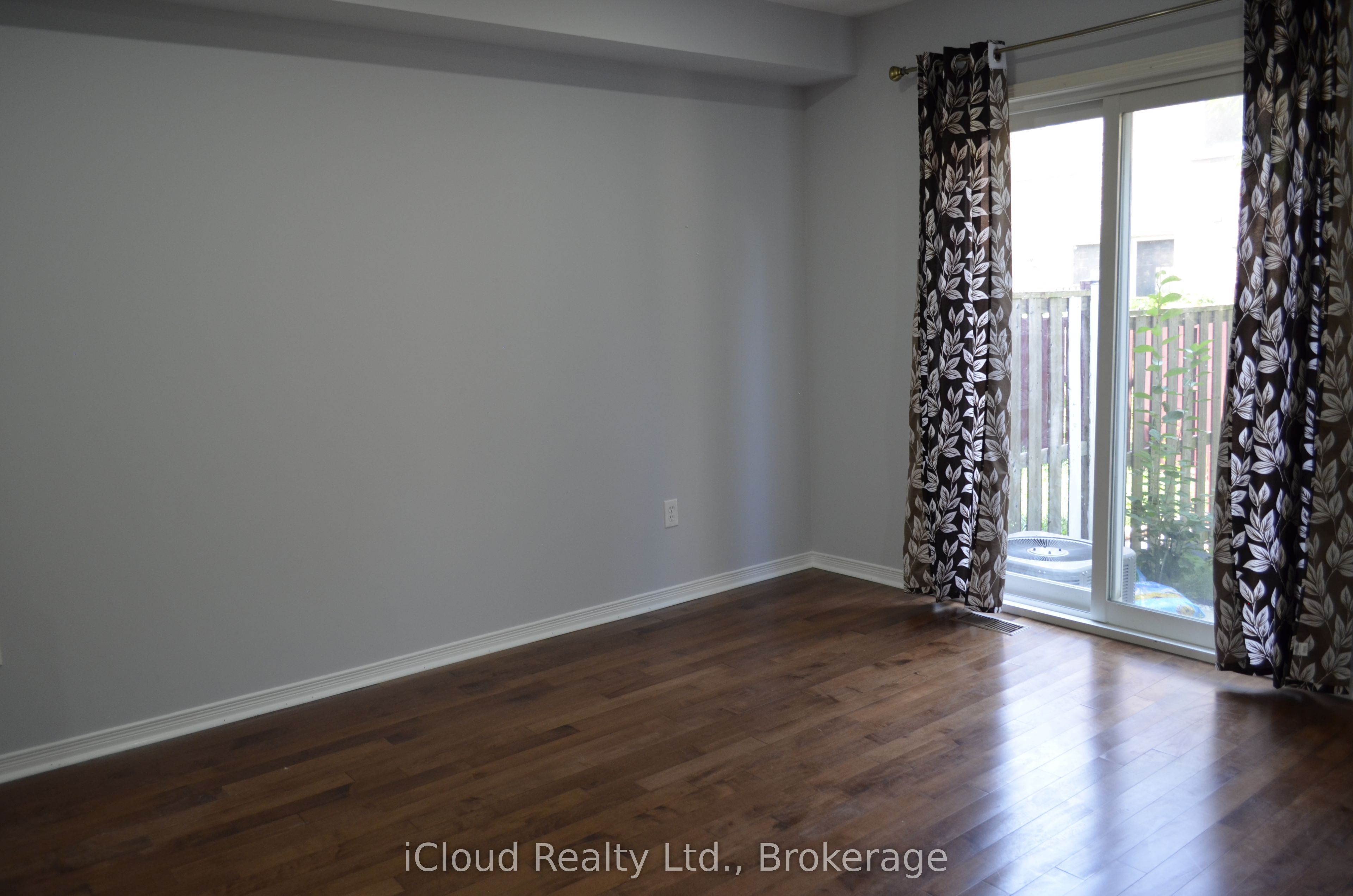 319 Aspendale Crescent Studio, Mississauga, ON L5W 0E7 photo 4