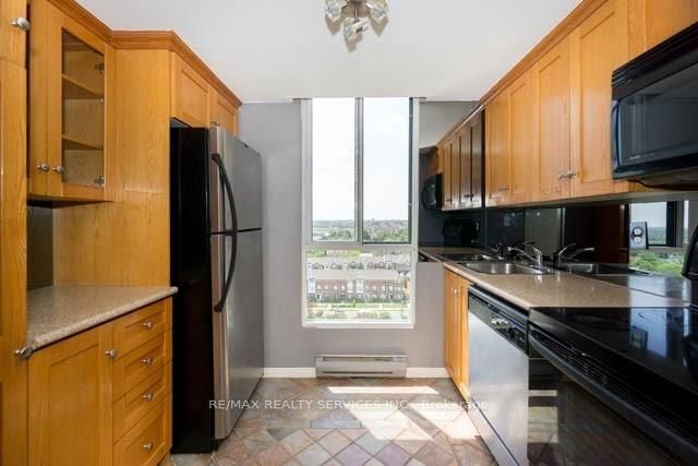 145 Hillcrest Avenue 1016, Mississauga, ON L5B 3Z1 photo 3