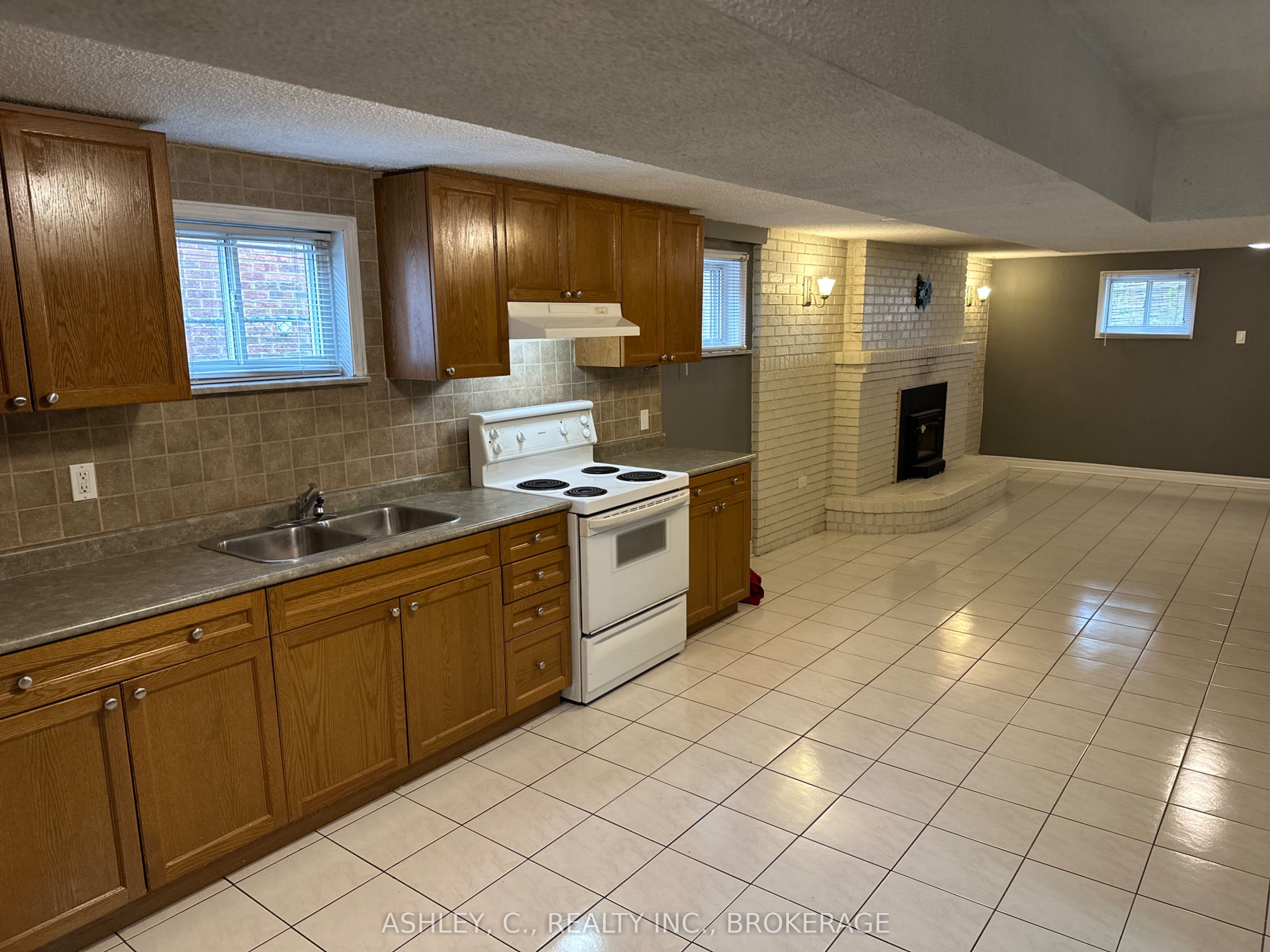 2546 Palisander Avenue BSMT, Mississauga, ON L5B 2L2 photo 2