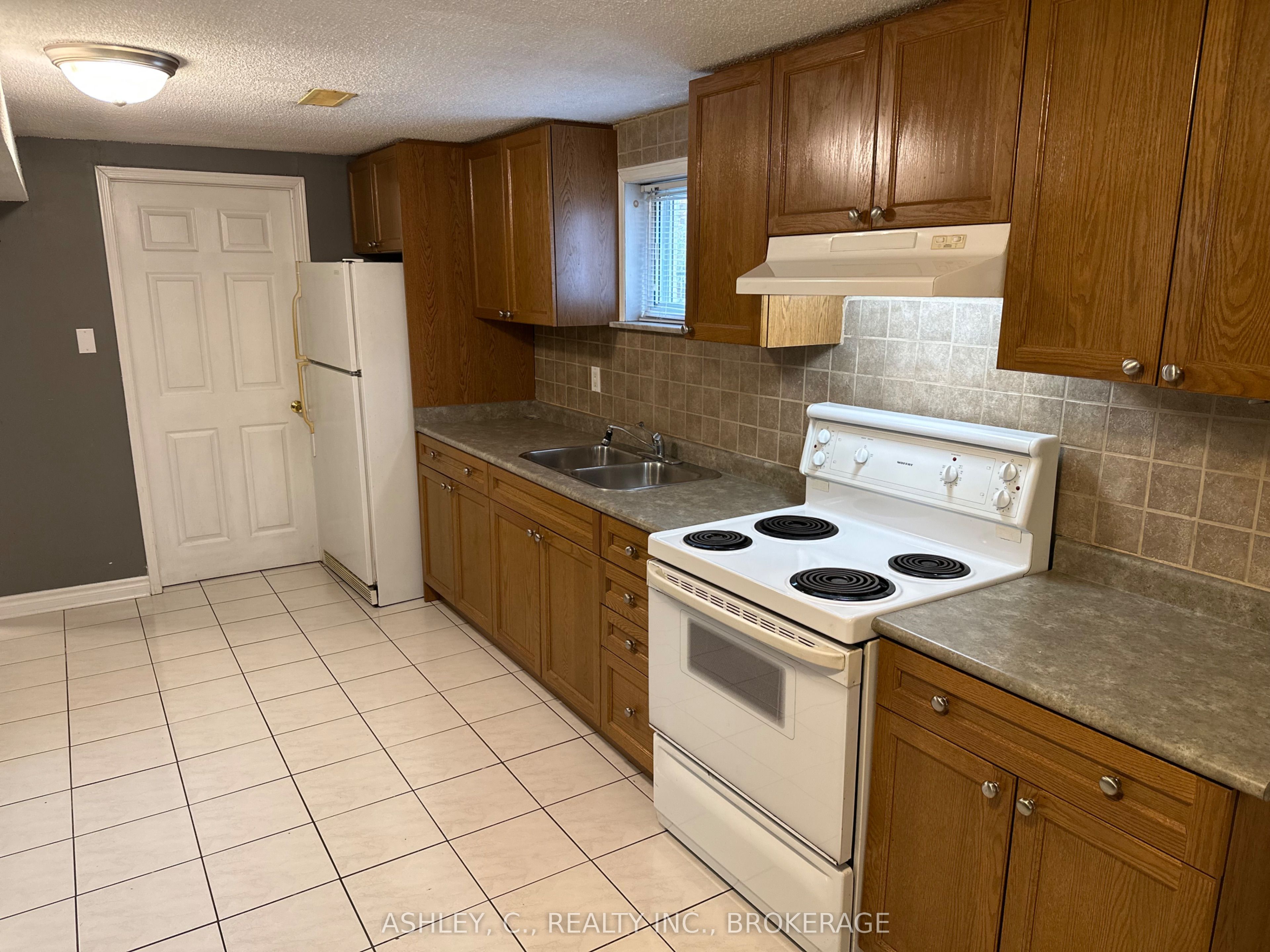 2546 Palisander Avenue BSMT, Mississauga, ON L5B 2L2 photo 3