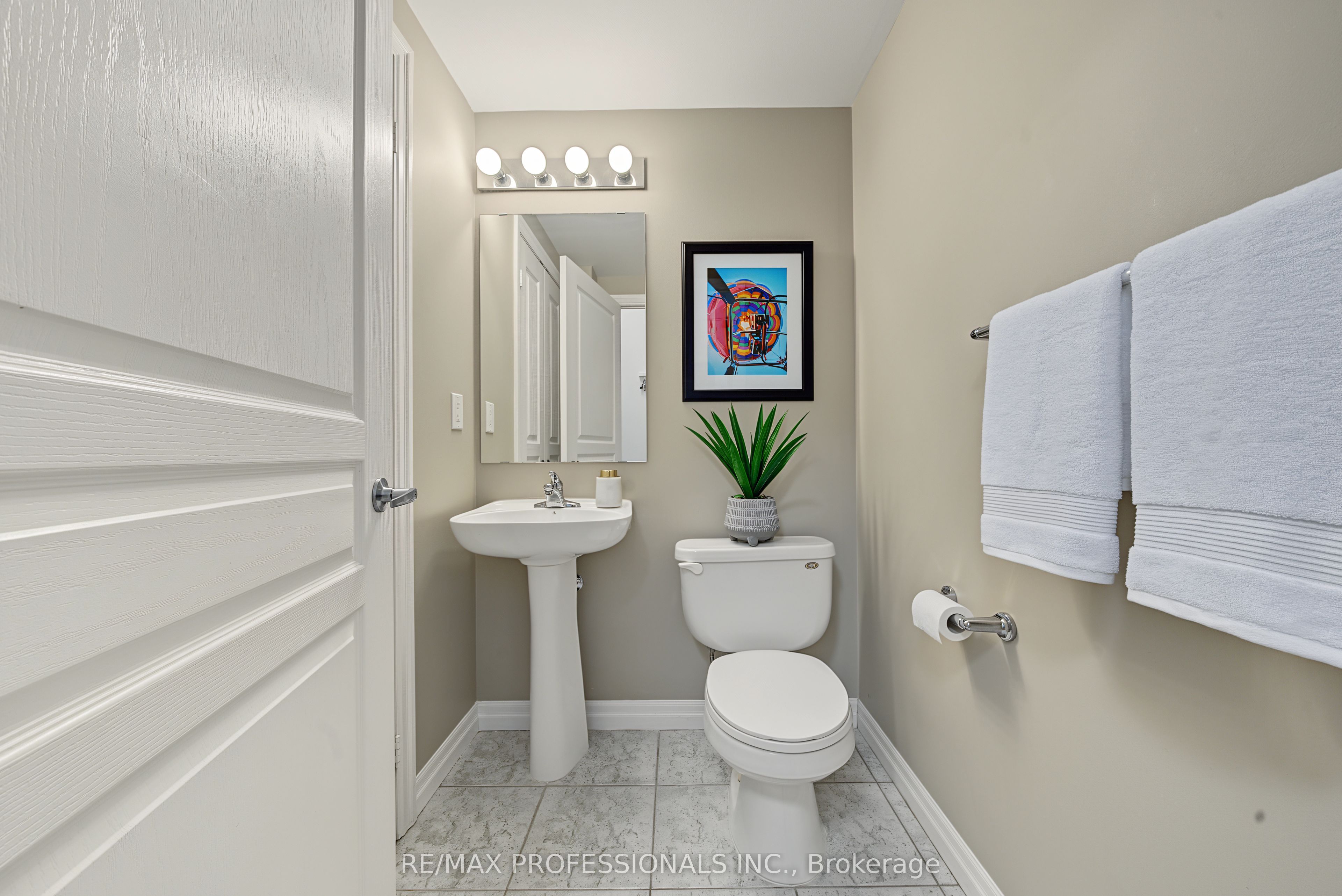 3939 Duke Of York Boulevard 801, Mississauga, ON L5B 4N2 photo 3