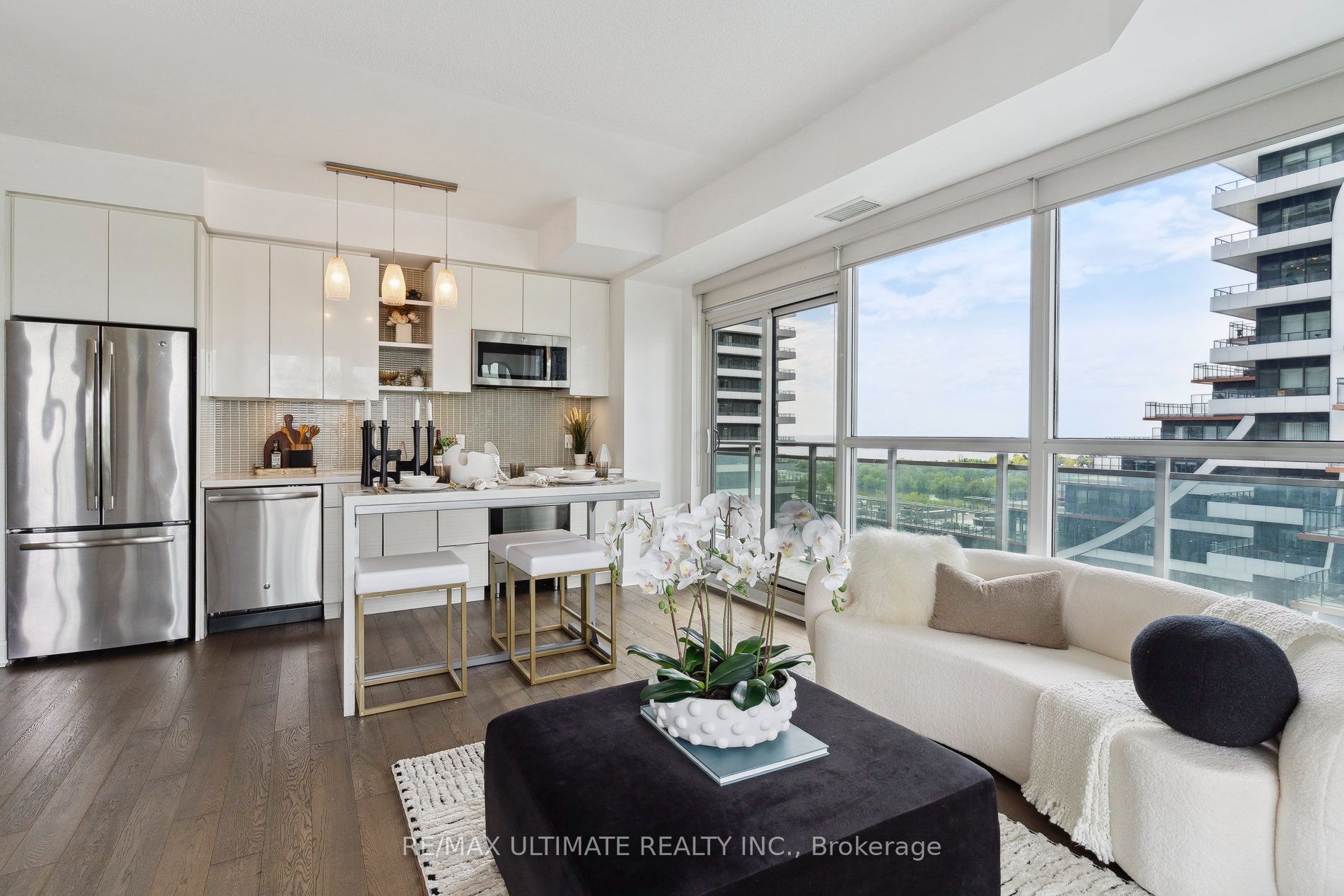 33 Shore Breeze Drive 1003, Toronto, ON M8V 1A1 photo 2